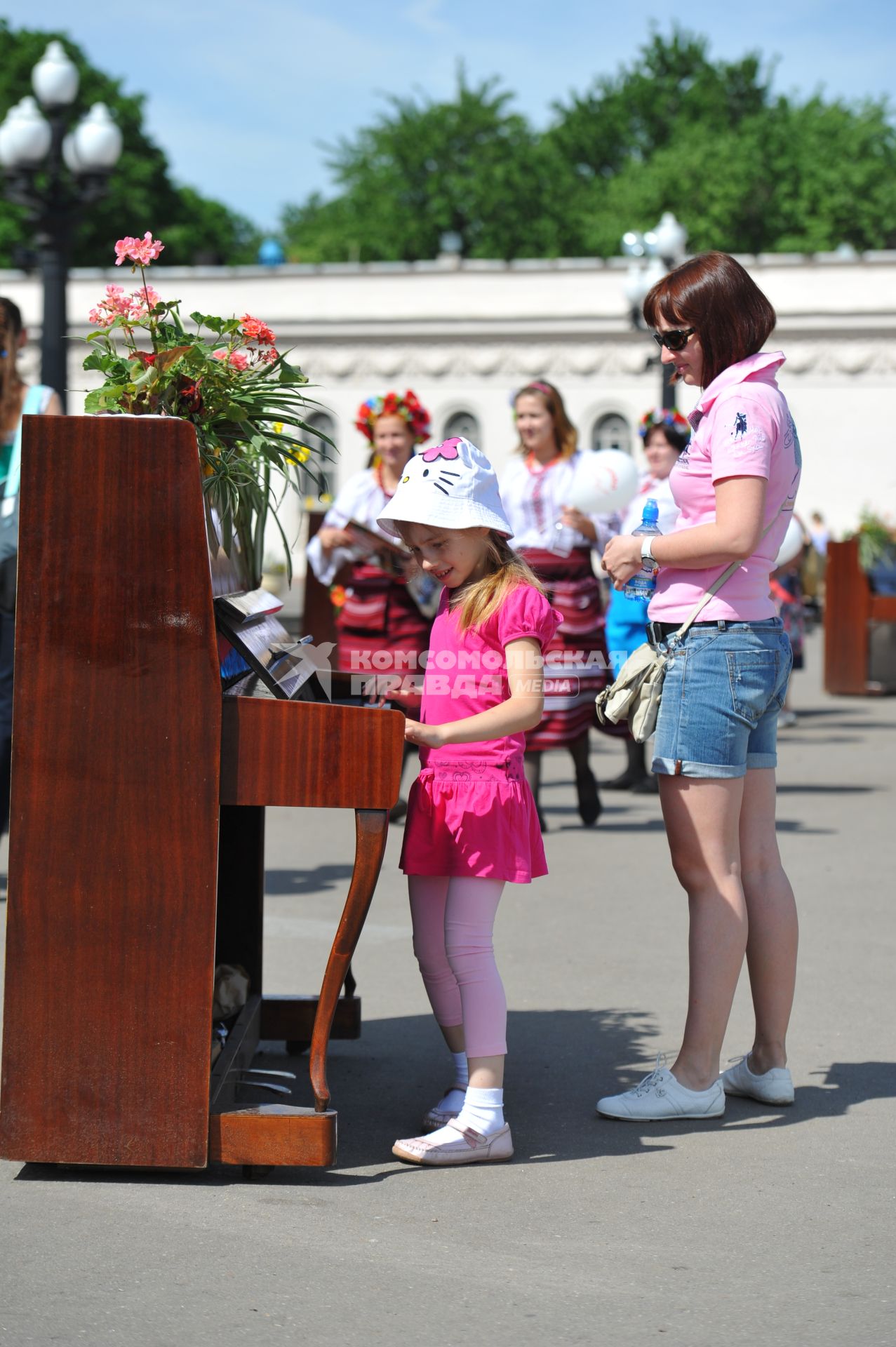 Пианино у входа в Парк Горького.