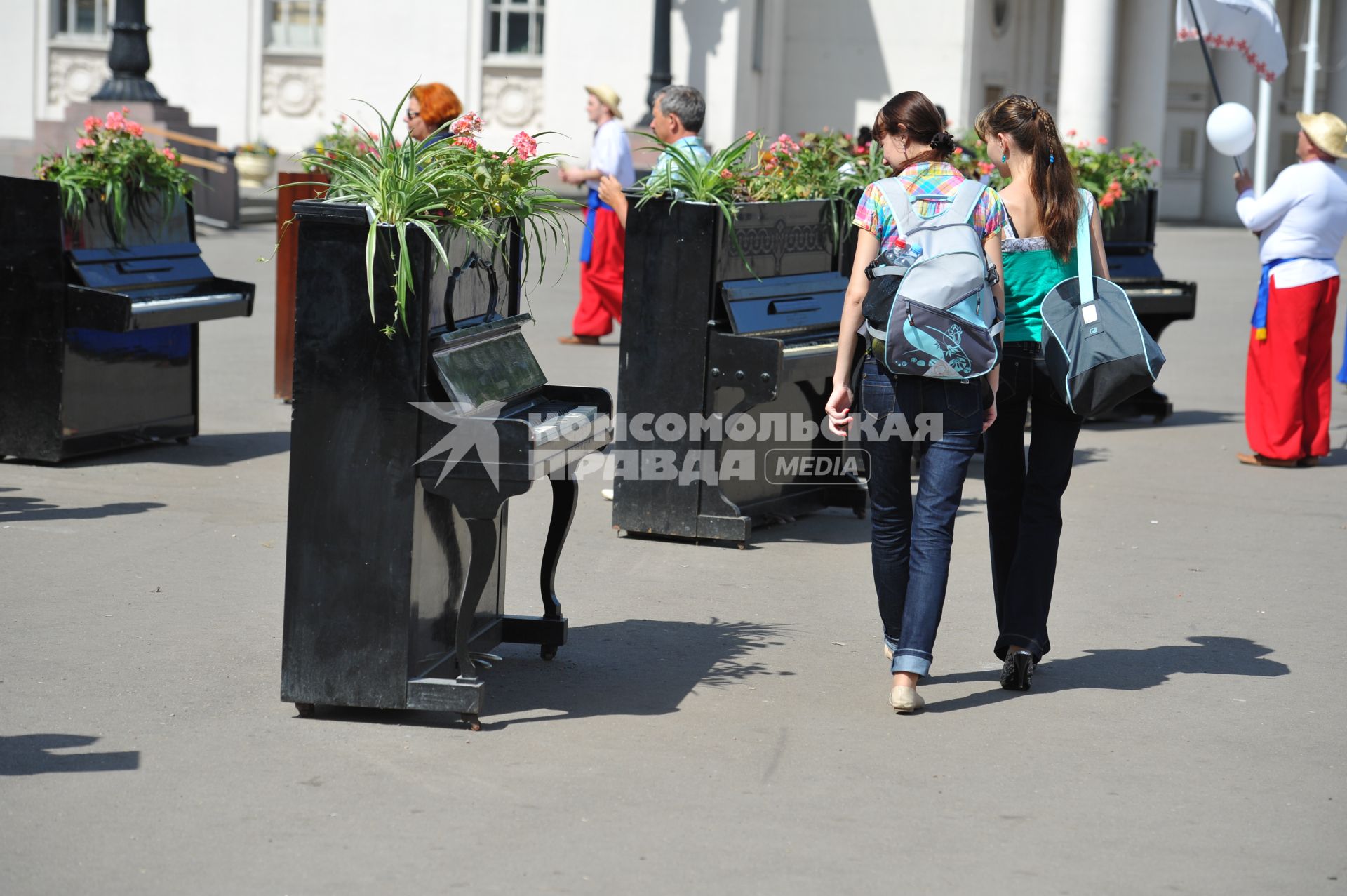 Пианино у входа в Парк Горького.