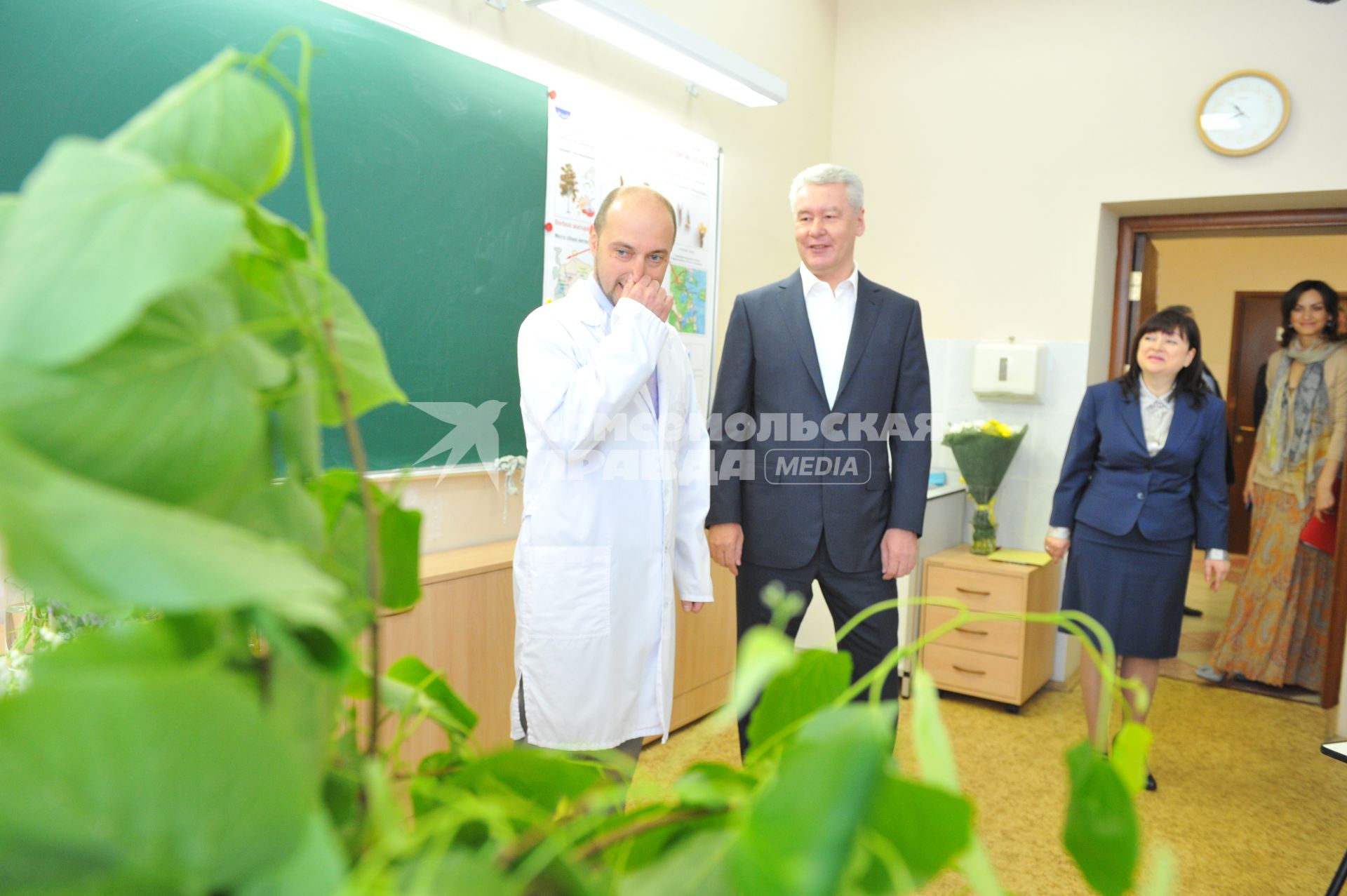 С.Собянин провёл встречу с выпускниками и преподавателями школы N1253 в ЦАО Москвы. На снимке: мэр Москвы Сергей Собянин