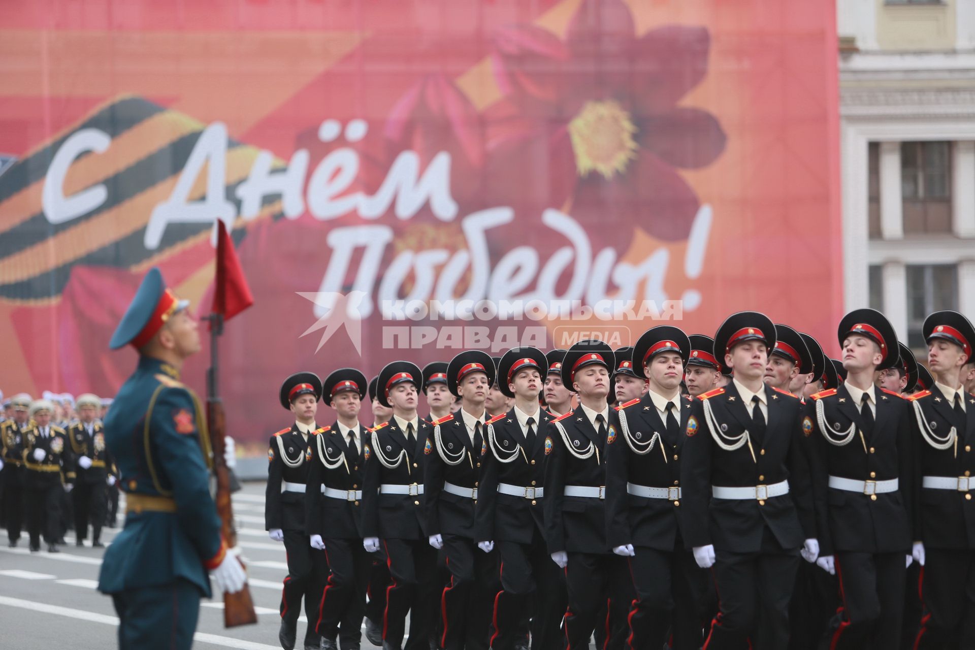 Парад победы посвященный 68-й годовщине победы в Великой Отечественной войне в Санкт-Петербурге. На снимке: Курсанты Суворовского училища.