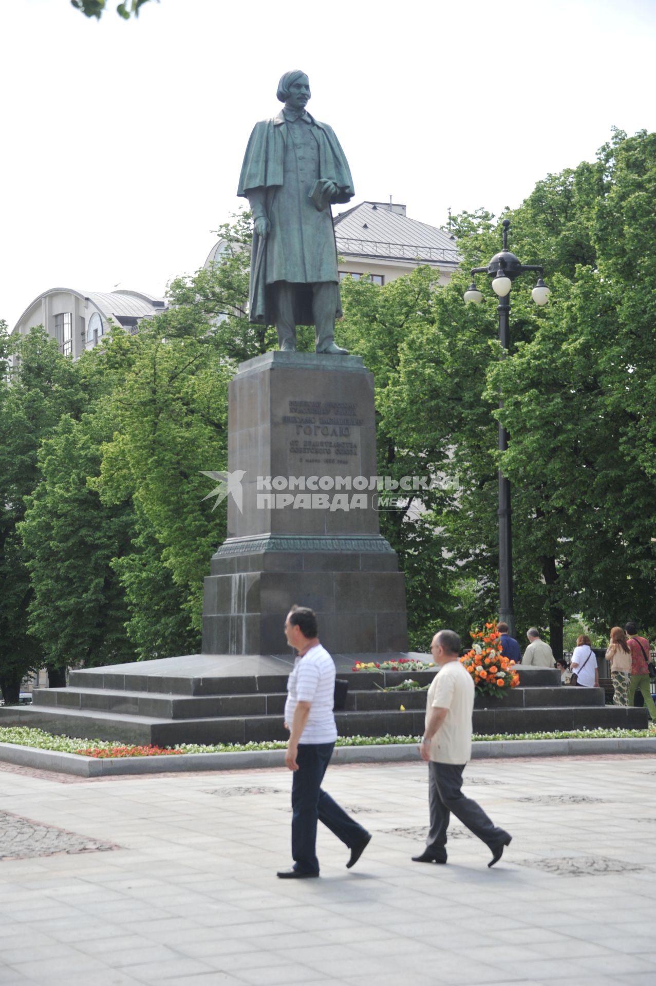 Памятник Н.В. Гоголю в Москве.