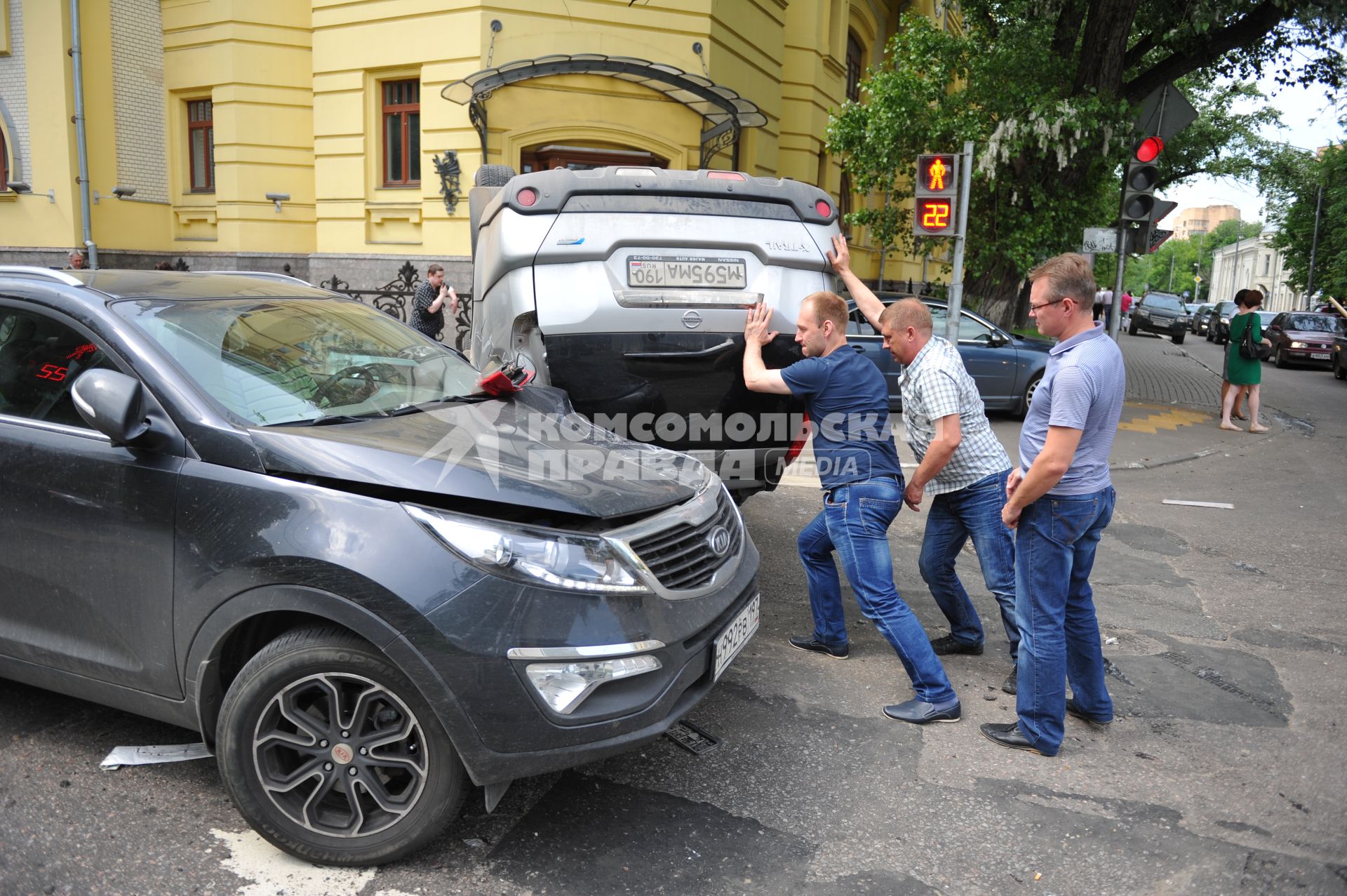 ДТП. Угол Красноармейской и Семенова ул..