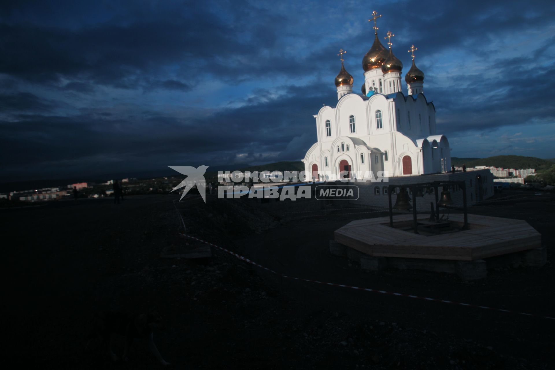 Виды Петропавловска-Камчатского. На снимке: кафедральный собор Святой Живоначальной Троицы (Свято-Троицкий кафедральный собор).