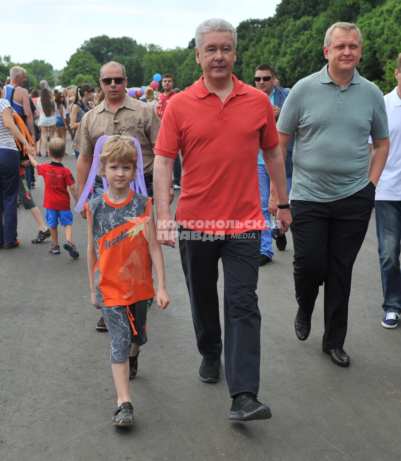 Открытие велопроката в Парке Горького. На снимке: руководитель мэр Москвы Сергей Собянин (в центре) и руководитель департамента культуры Москвы Сергей Капков (справа).