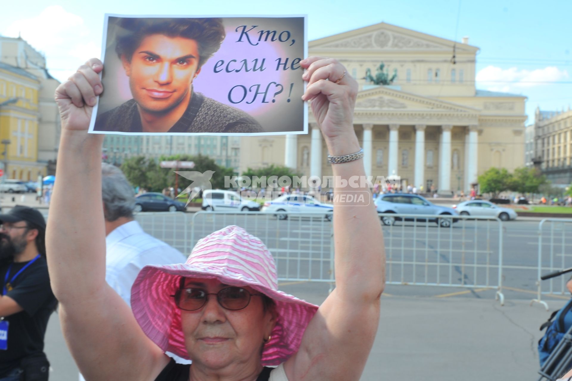 Площадь Революции. Митинг в поддержку премьера балетной труппы ГАБТ Н.Цискаридзе . На снимке: участники митинга.