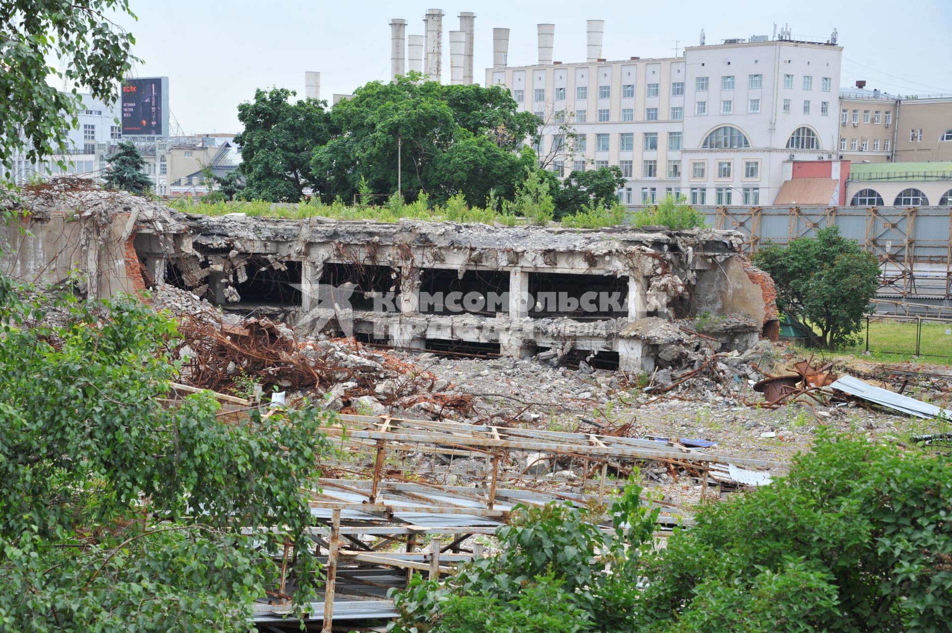 Территория парка `Зарядье` в Москве.