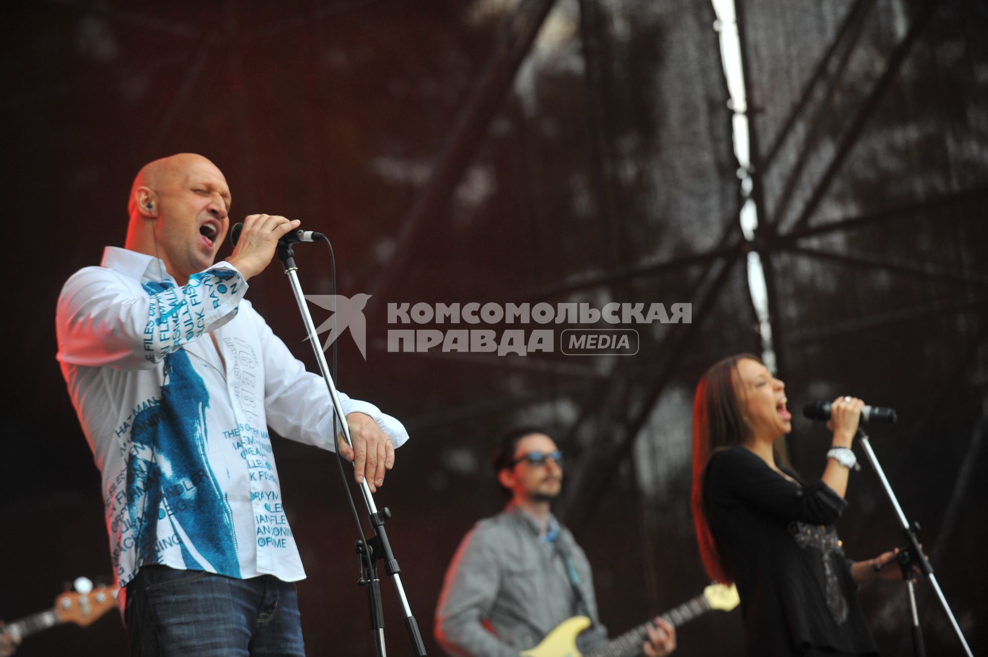 Певец, актер Гоша Куценко во время концерта в Парке Горького.