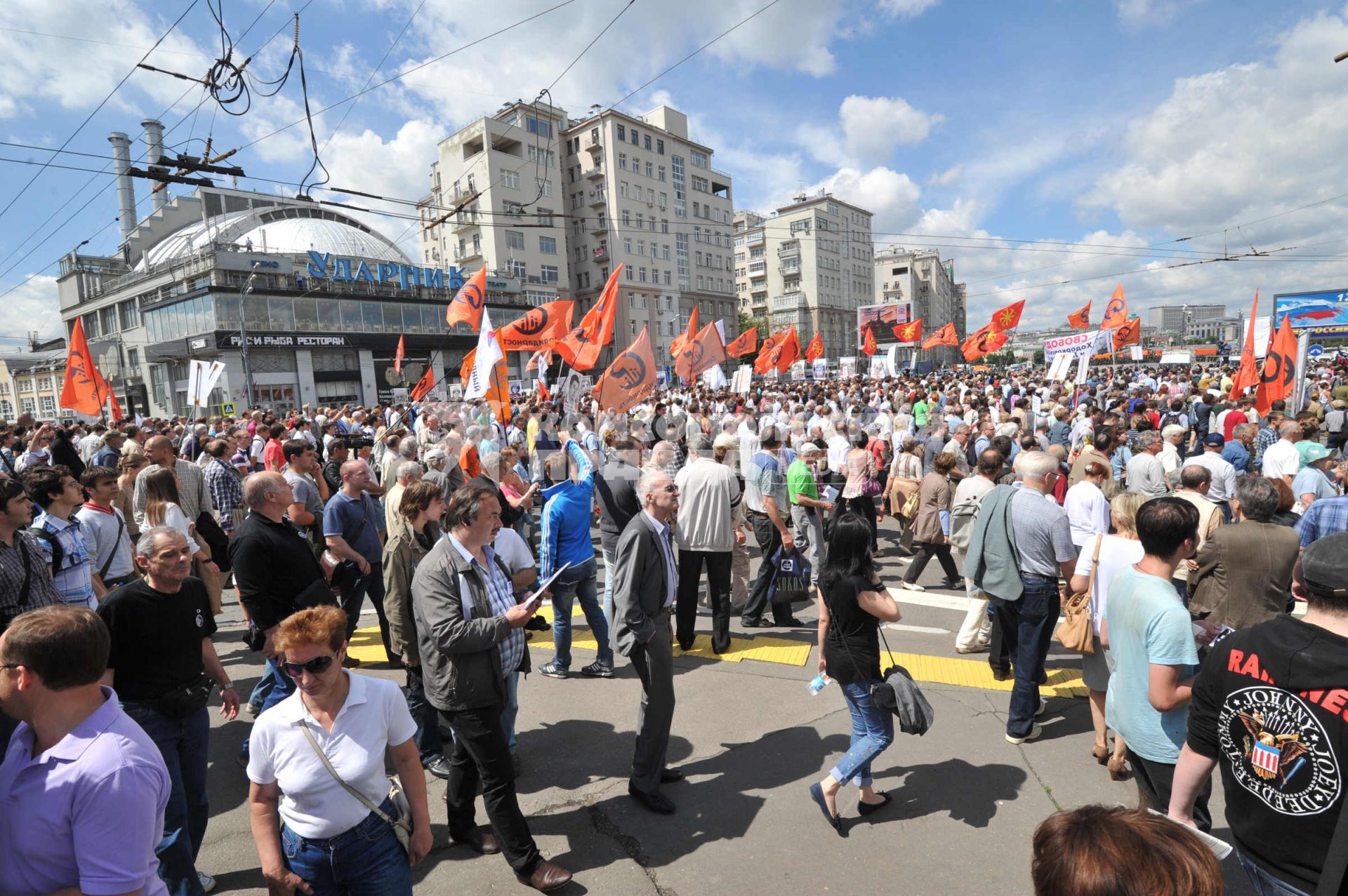 Акция оппозиции `Марш против палачей` прошла от Калужской площади до Болотной.