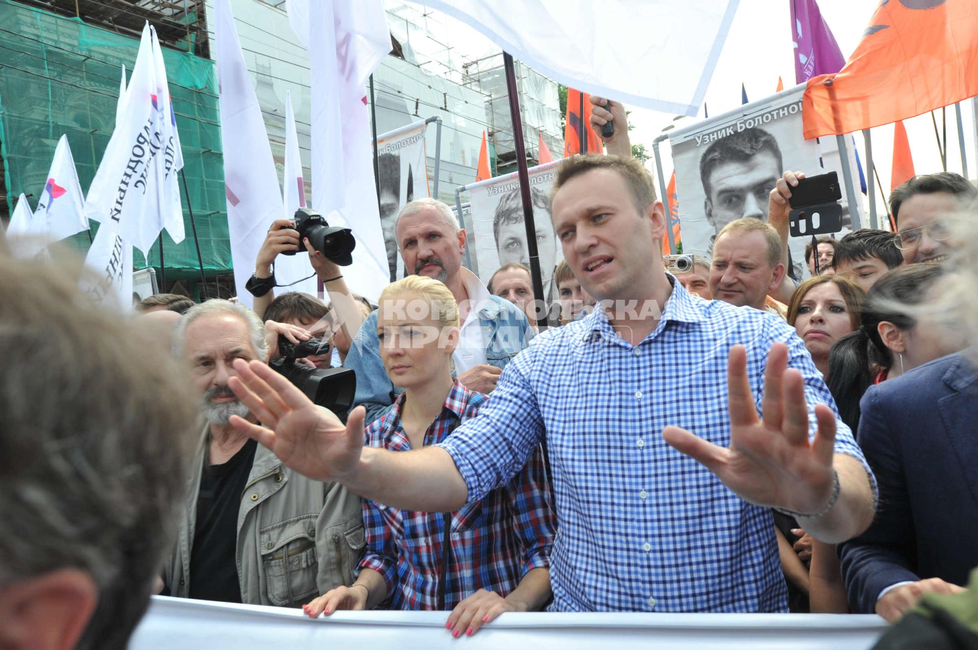 Акция оппозиции `Марш против палачей` прошла от Калужской площади до Болотной. На снимке: блогер, руководитель антикоррупционного проекта `РосПил` Алексей Навальный (в центре).