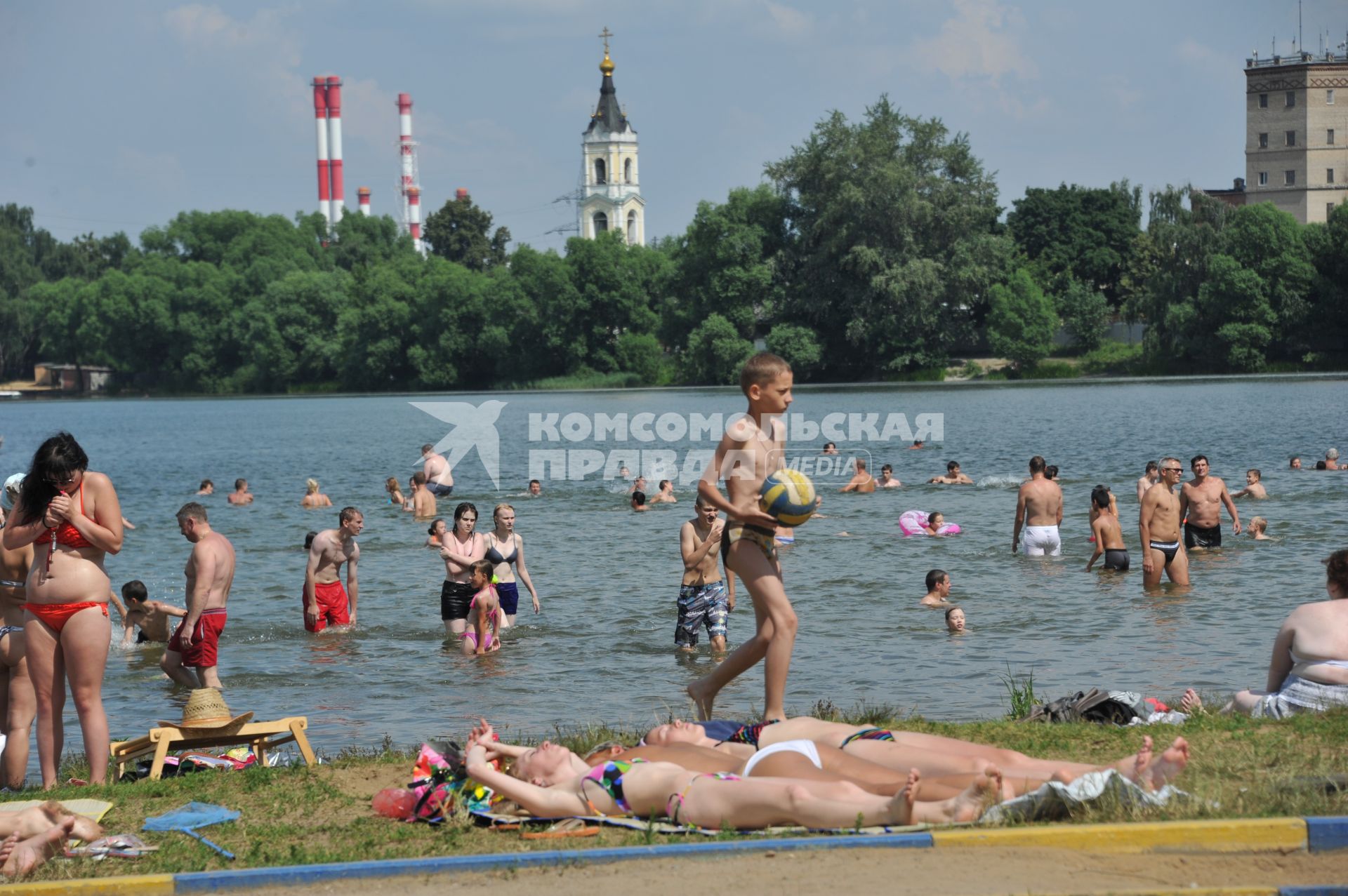 Старое Косино. Городской пляж на берегу Белого озера.