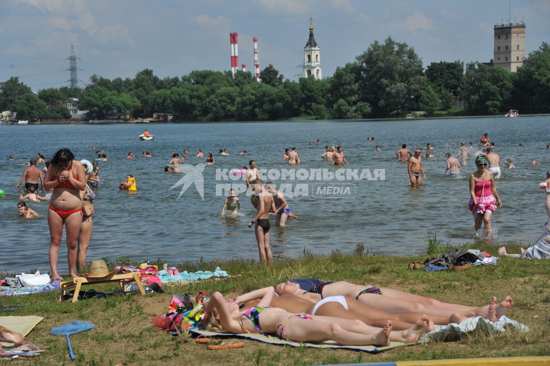 Старое Косино. Городской пляж на берегу Белого озера.