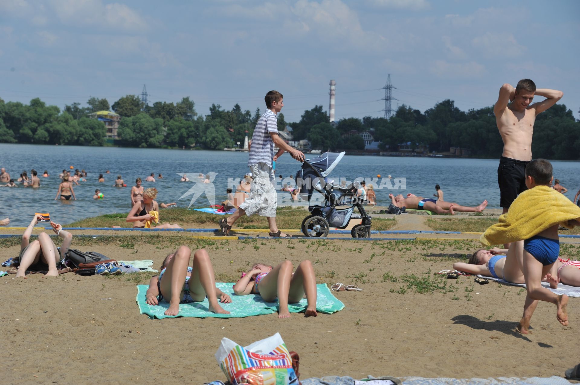 Старое Косино. Городской пляж на берегу Белого озера.