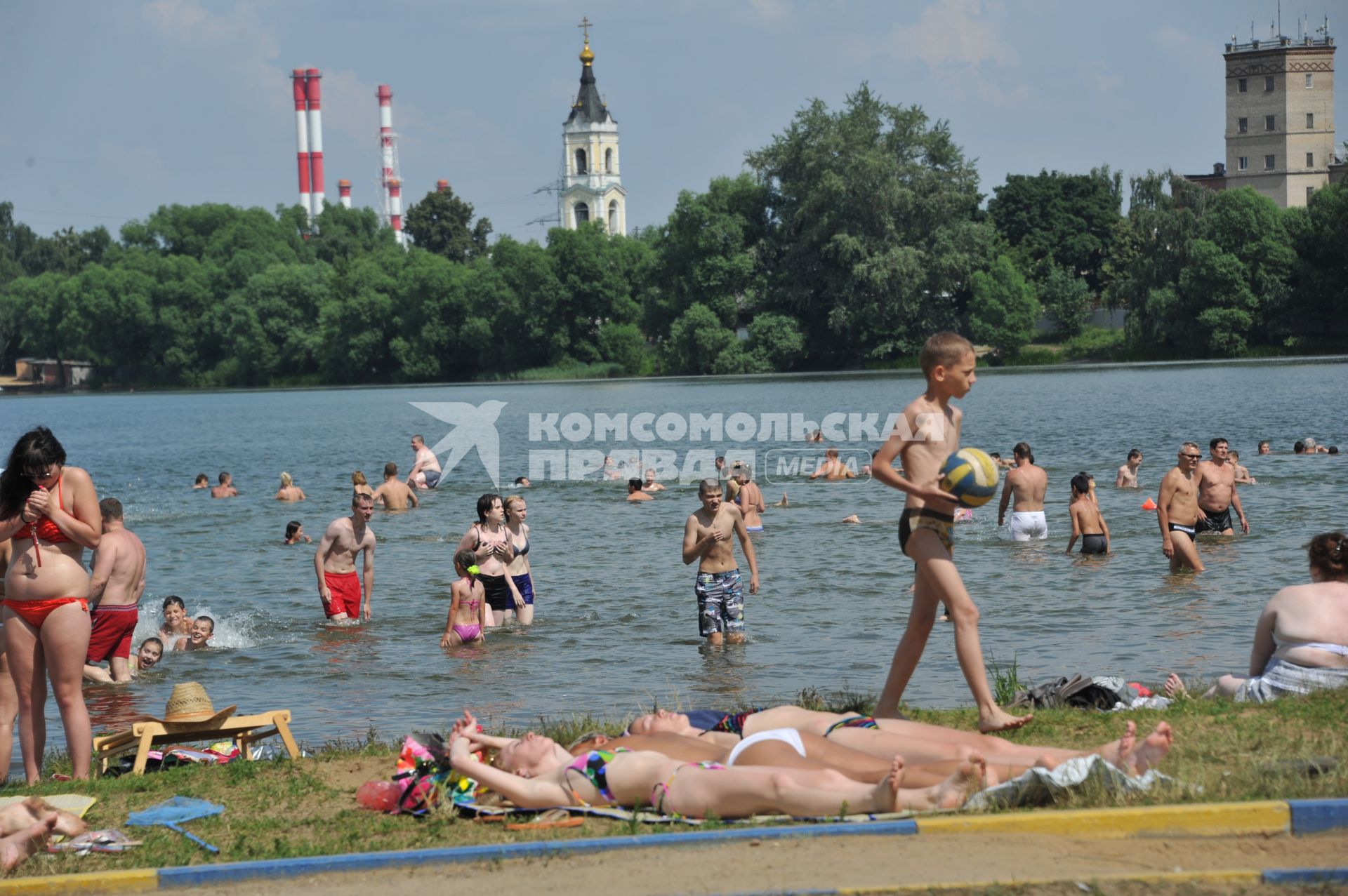 Старое Косино. Городской пляж на берегу Белого озера.