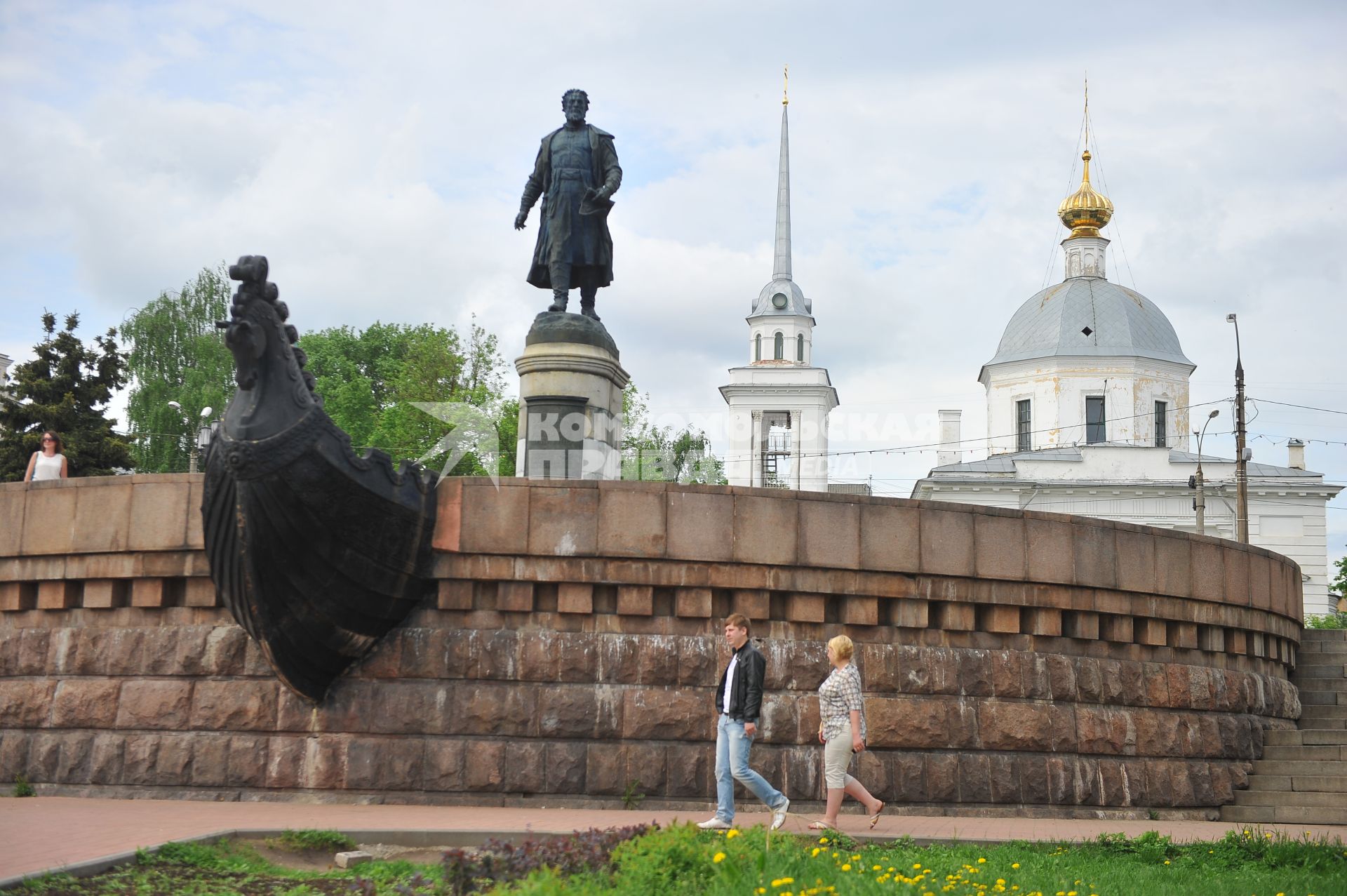 Виды Твери. На снимке: памятник Афанасию Никитину.