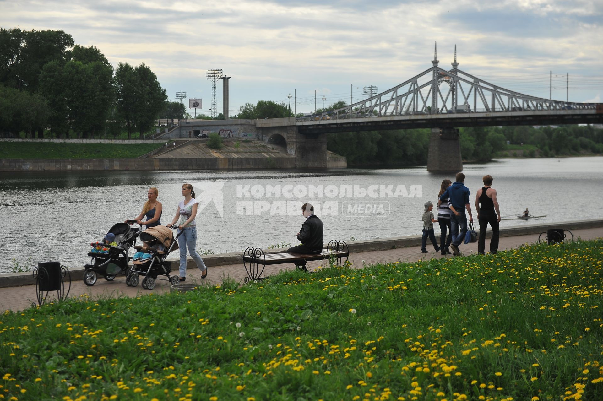 Виды Твери. На снимке: Староволжский мост.