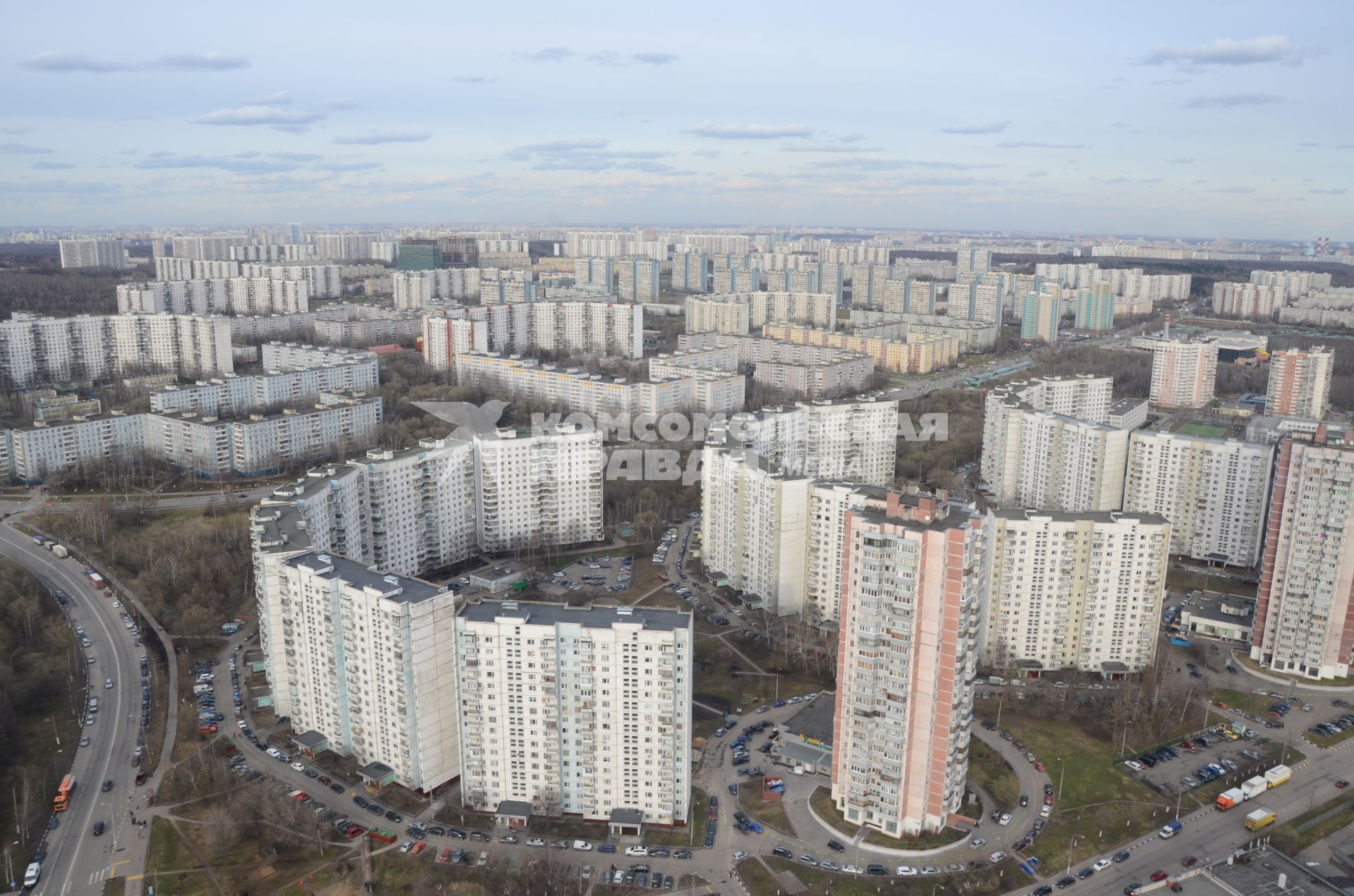 Полет на вертолете. На снимке: панорама Москвы из салона веролета.