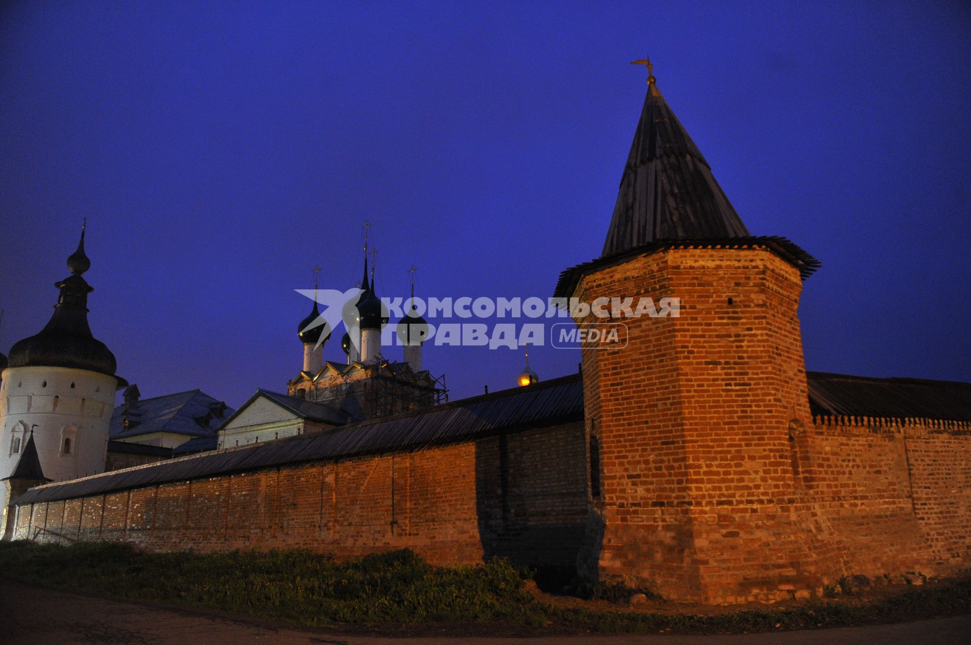 Музей-заповедник `Ростовский кремль` (Митрополичий двор) .