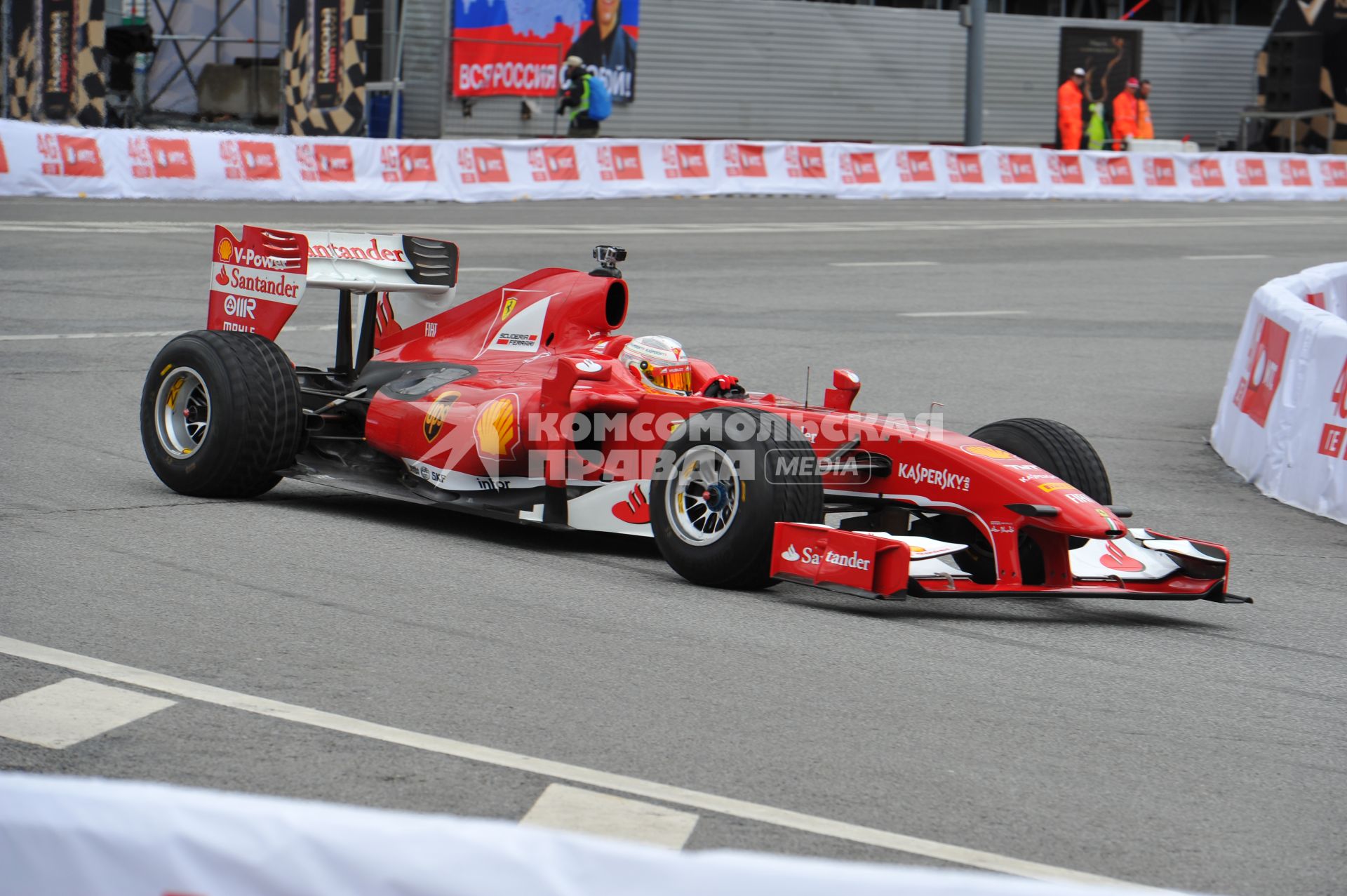 Автошоу Moscow City Racing. День второй. На снимке:   гоночный болид команды Marussia F1 Team