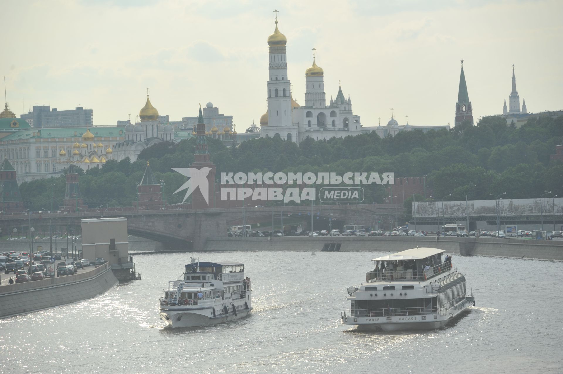 Виды Москвы. Прогулки на теплоходе по Москве-реке.