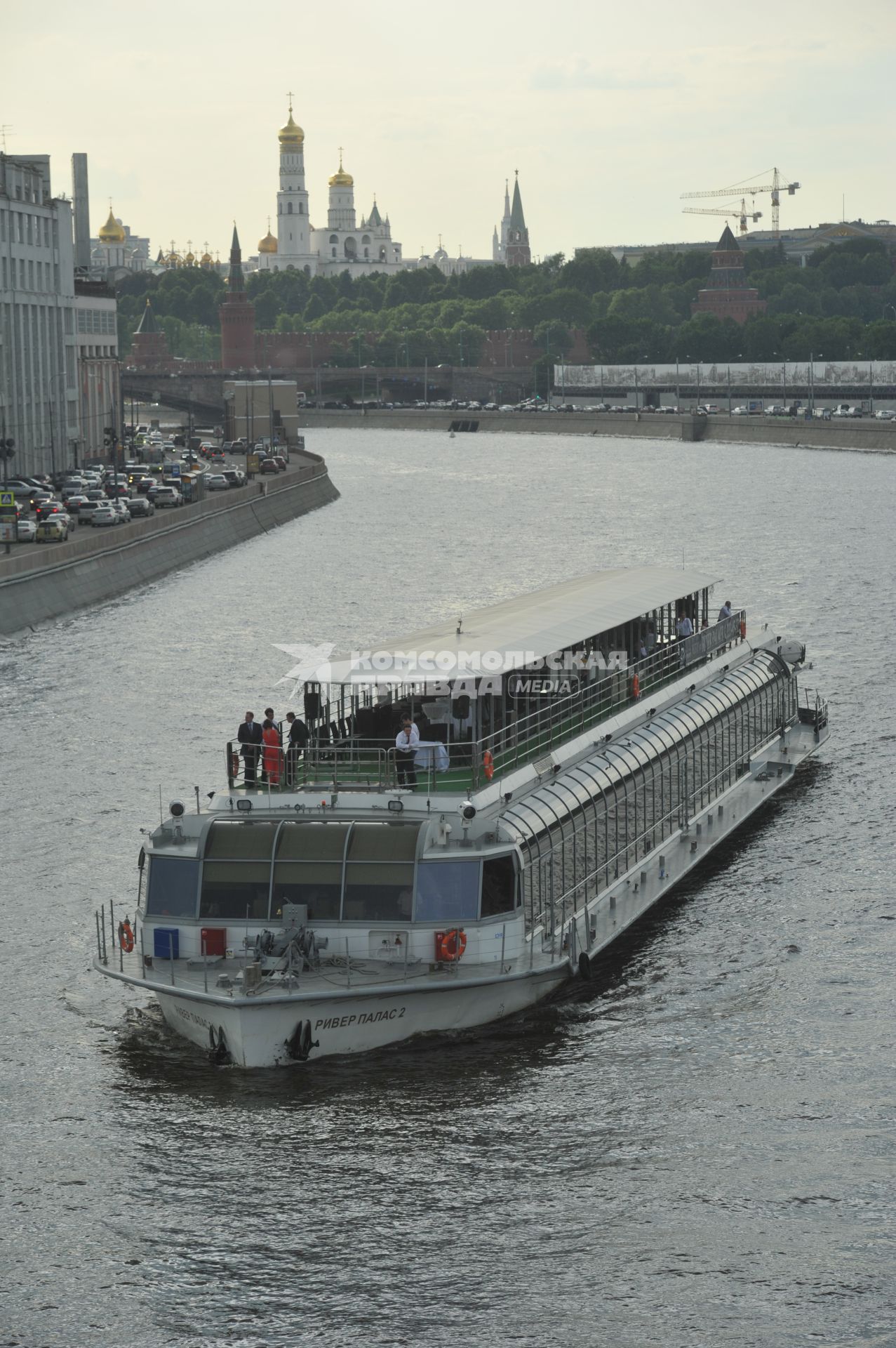 Виды Москвы. Прогулки на теплоходе по Москве-реке.