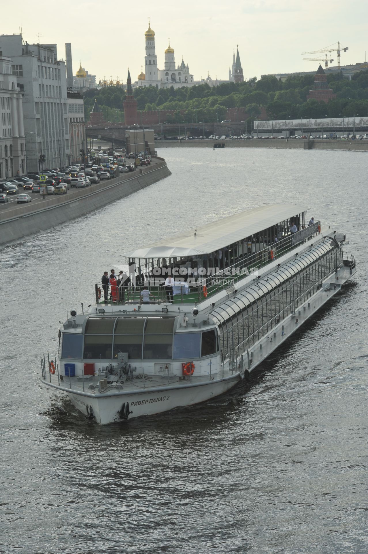 Виды Москвы. Прогулки на теплоходе по Москве-реке.