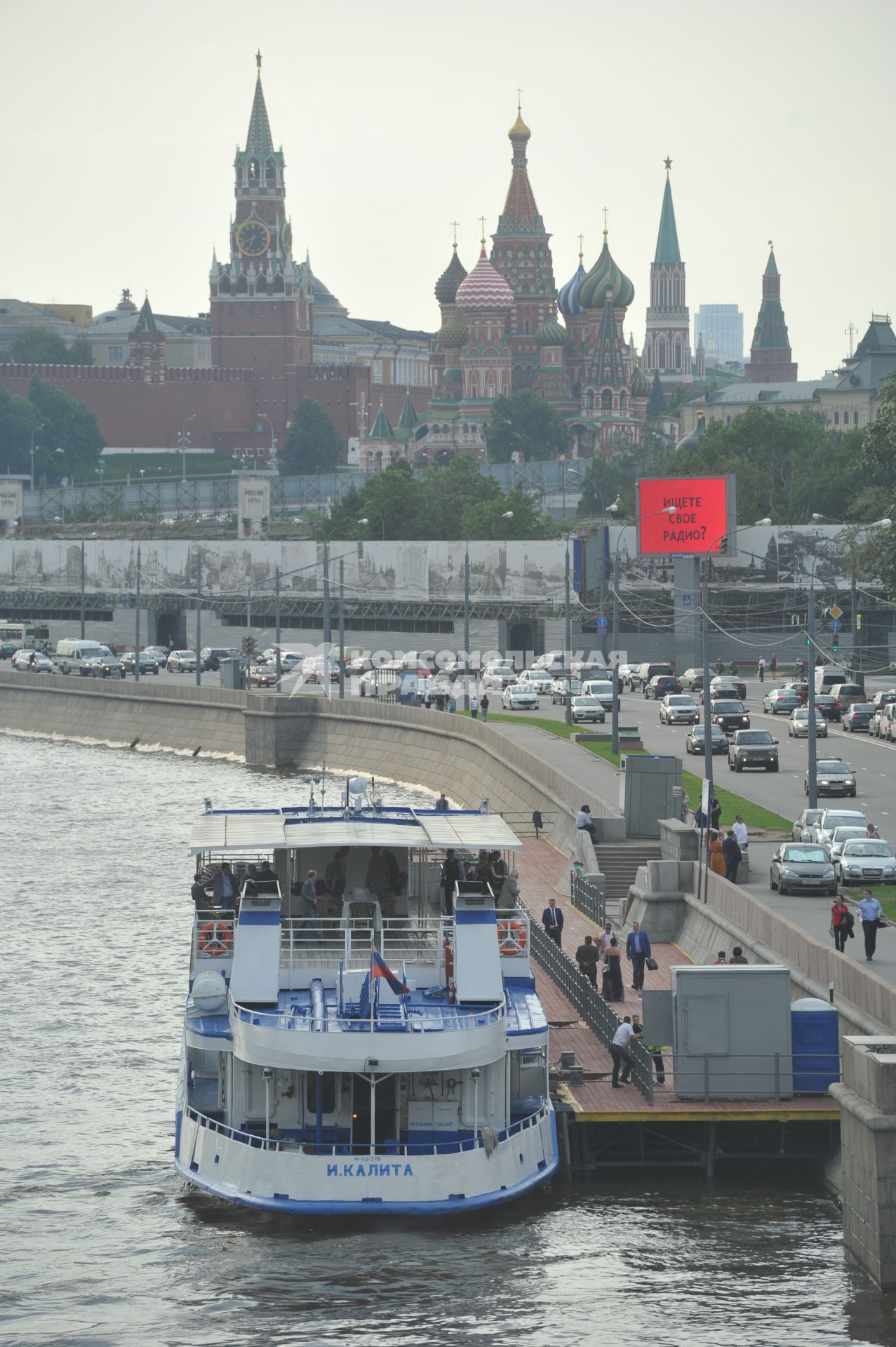 Виды Москвы. Прогулки на теплоходе по Москве-реке.