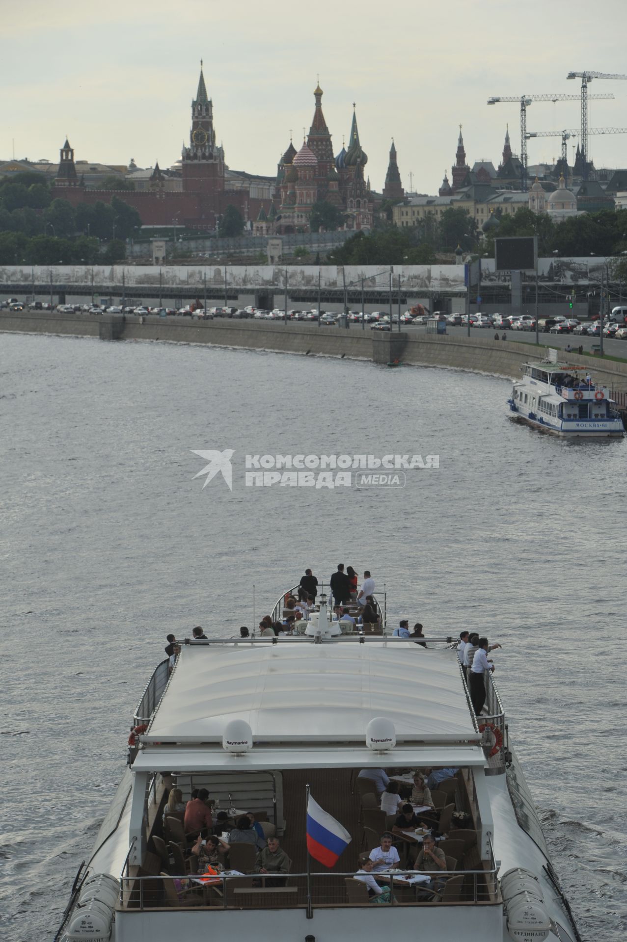 Виды Москвы. Прогулки на теплоходе по Москве-реке.