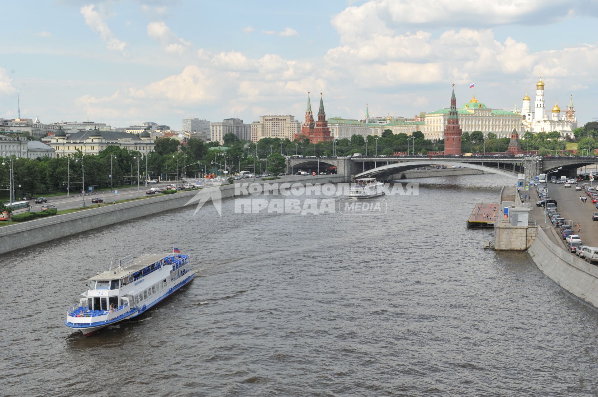 Виды Москвы. Прогулки на теплоходе по Москве-реке.