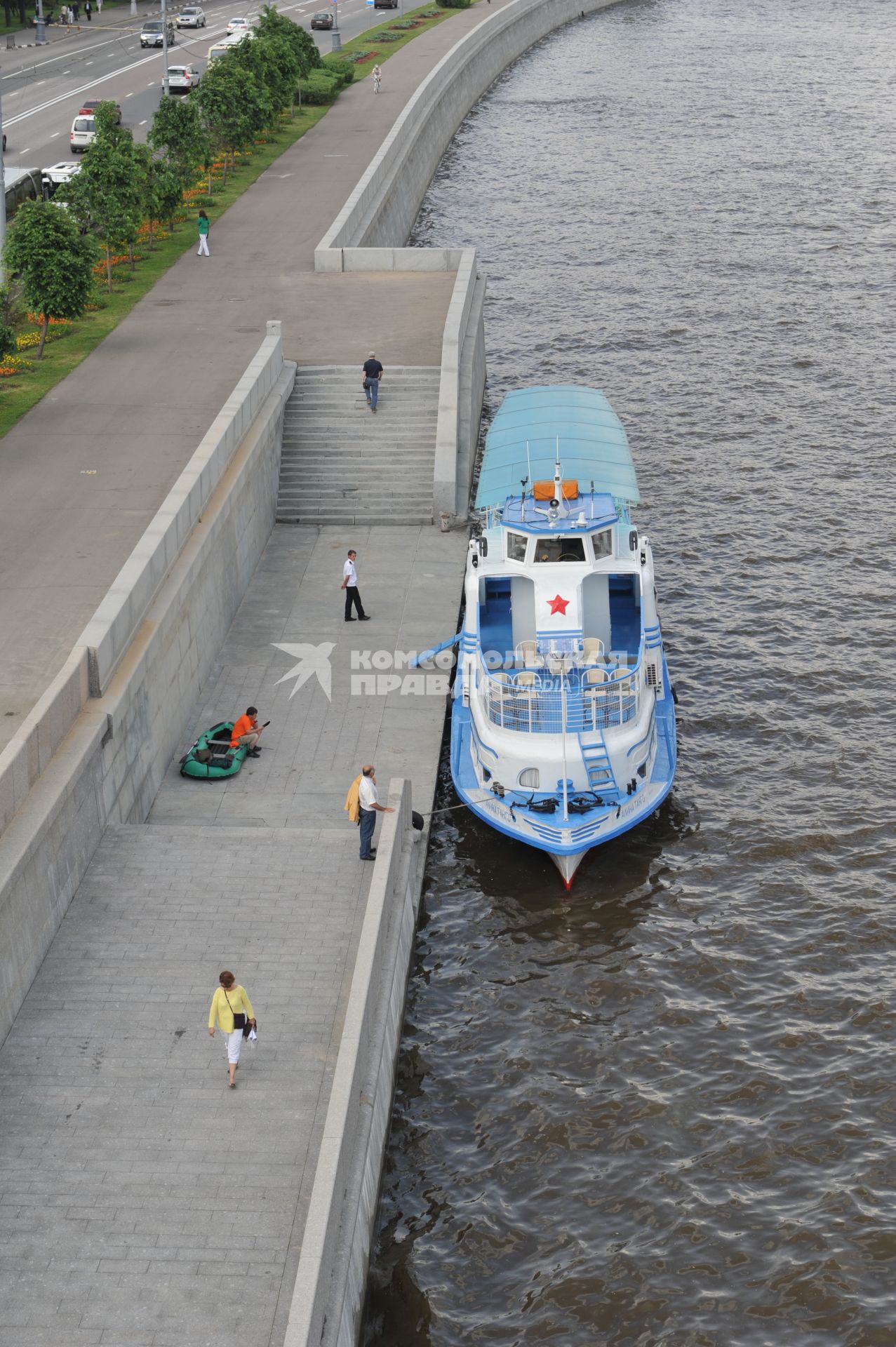 Виды Москвы. Прогулки на теплоходе по Москве-реке.