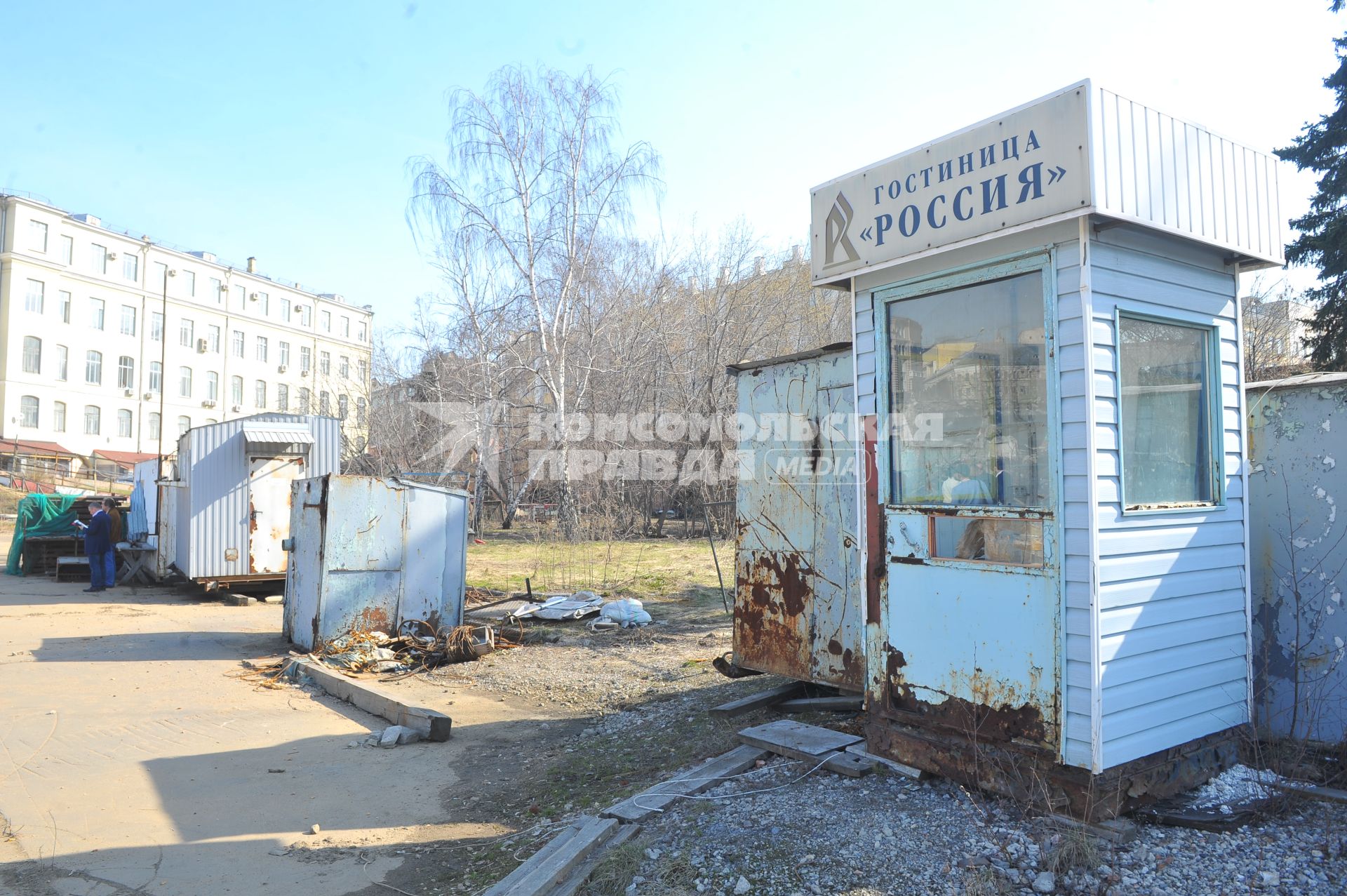 Москомархитектура объявила международный конкурс на ландшафтно-архитектурную концепцию парка `Зарядье`. На снимке: будка с надписью `Гостиница Россия`