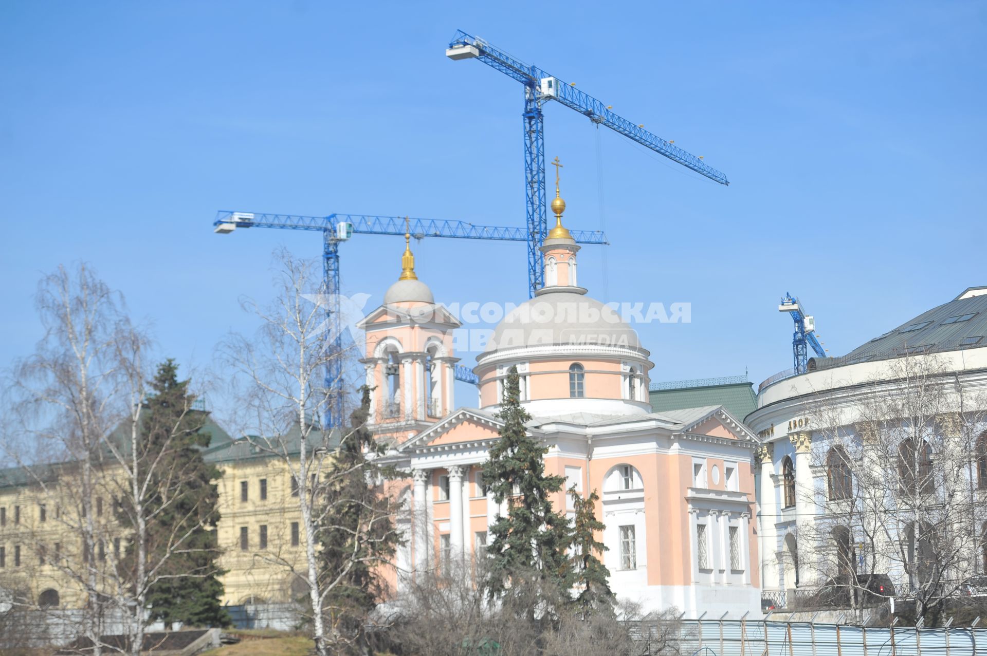 Москомархитектура объявила международный конкурс на ландшафтно-архитектурную концепцию парка `Зарядье`. На снимке: храм св. Варвары