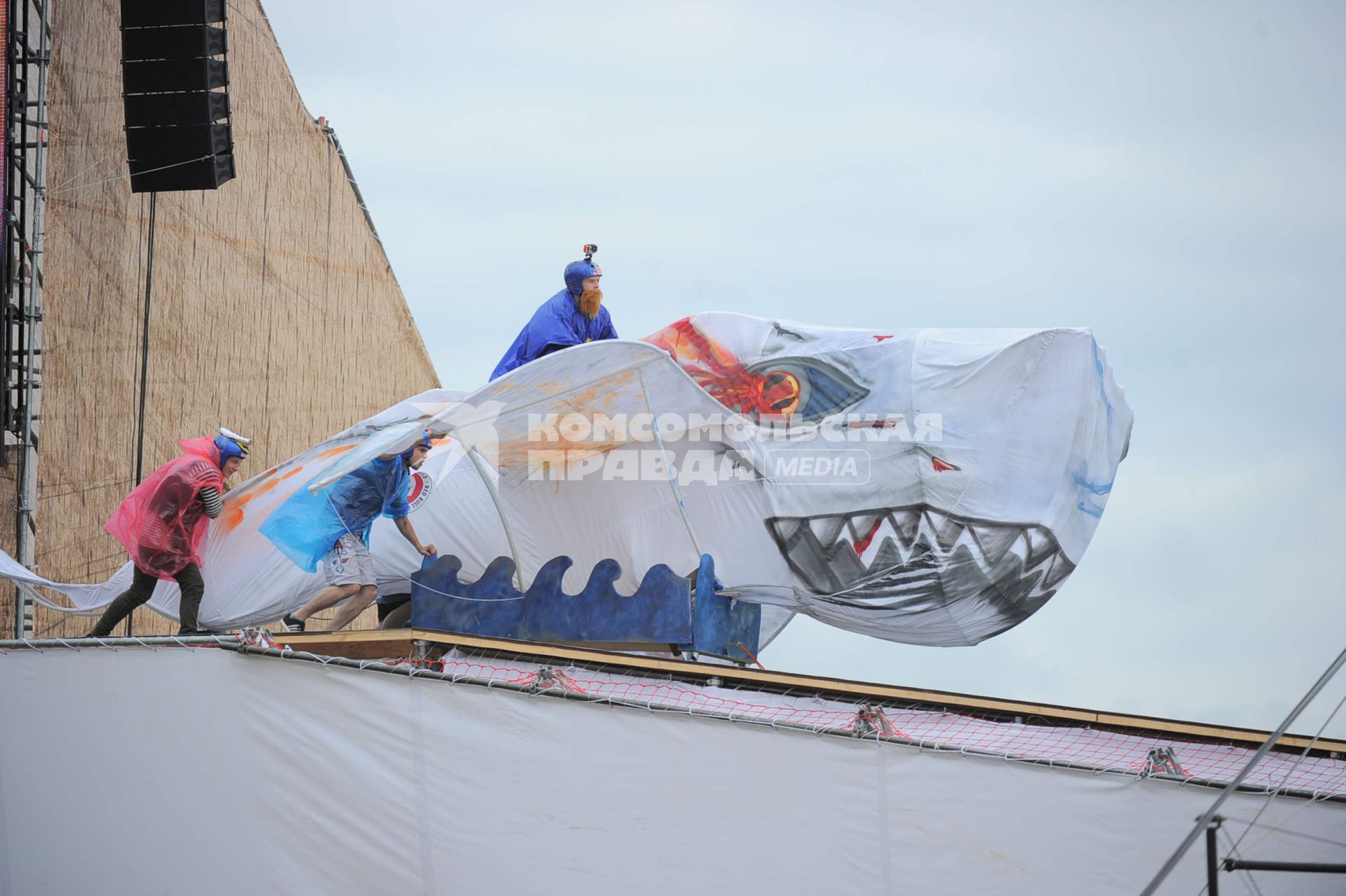 Фестиваль самодельных летательных аппаратов Red Bull Flugtag в Строгино.