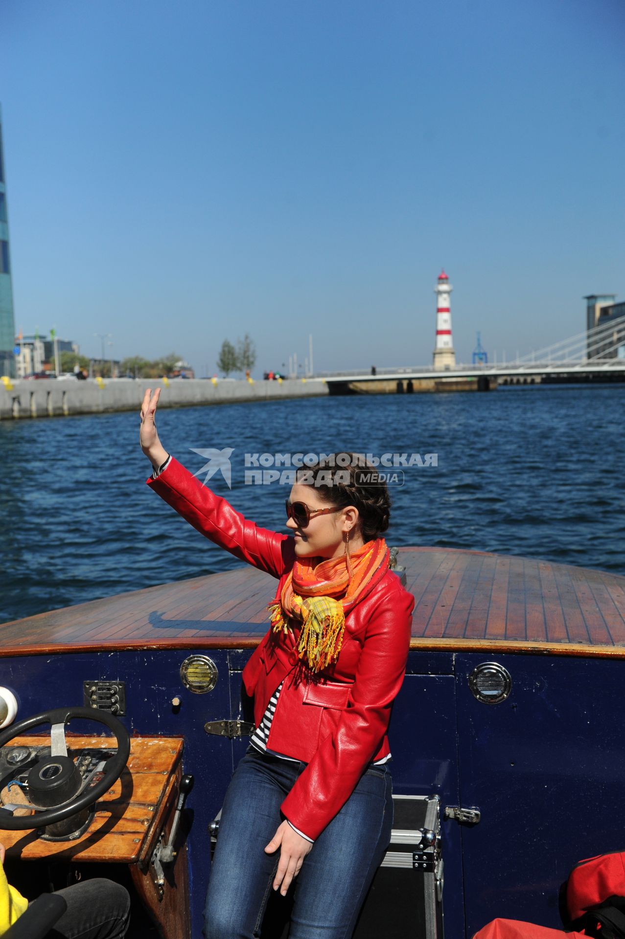 Певица Дина Гарипова во время прогулки по Мальме-каналу.