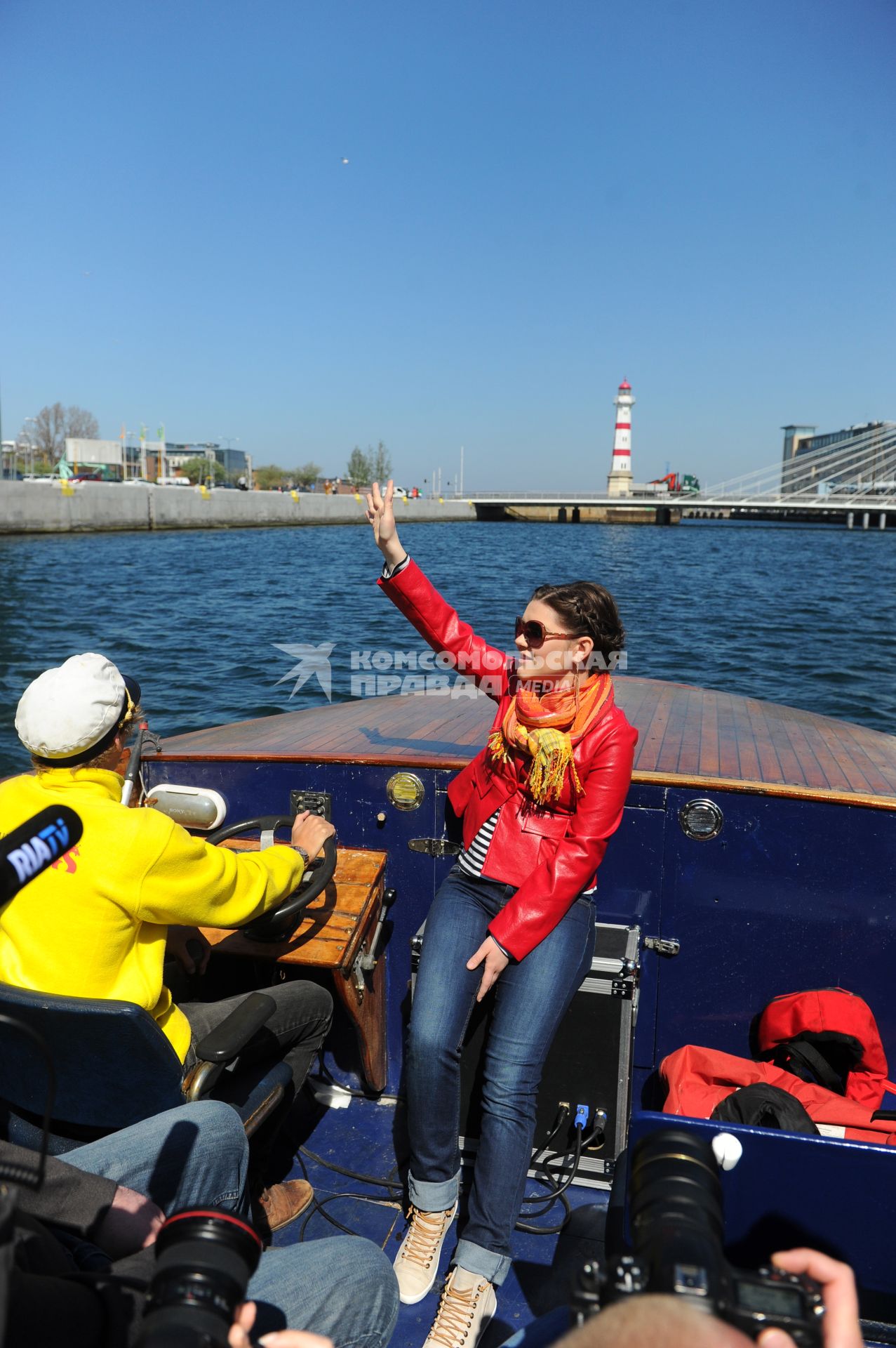 Певица Дина Гарипова во время прогулки по Мальме-каналу.