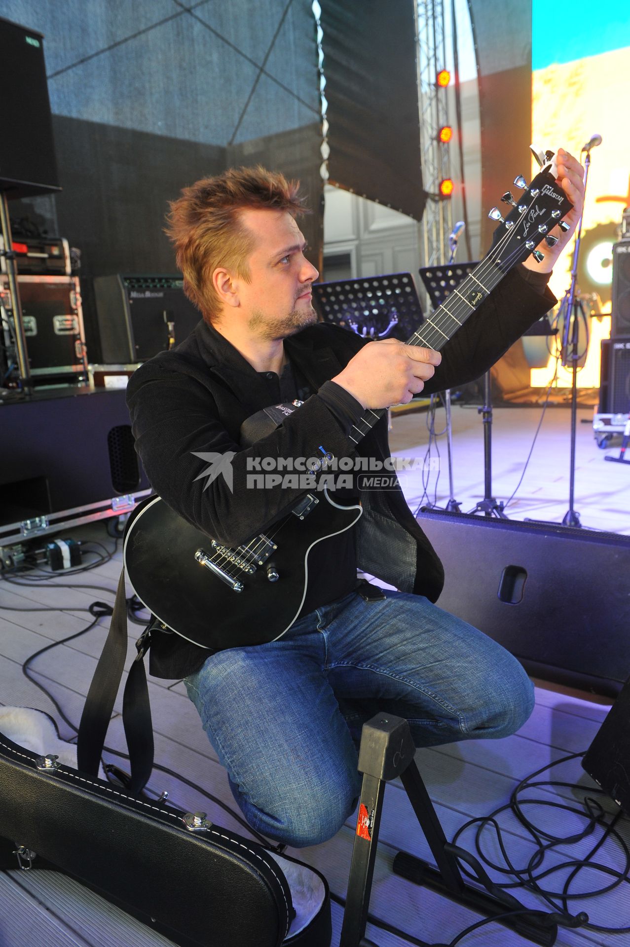 Клуб  `Event Hall Shelk`. Вечеринка, посвященная 20-летию группы `Ван Моо`. На снимке: шоумен Александр Пушной