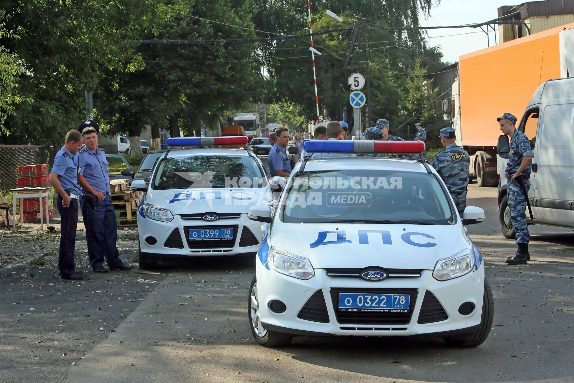 рейд ОМОН по рынку с гастарбайтерами