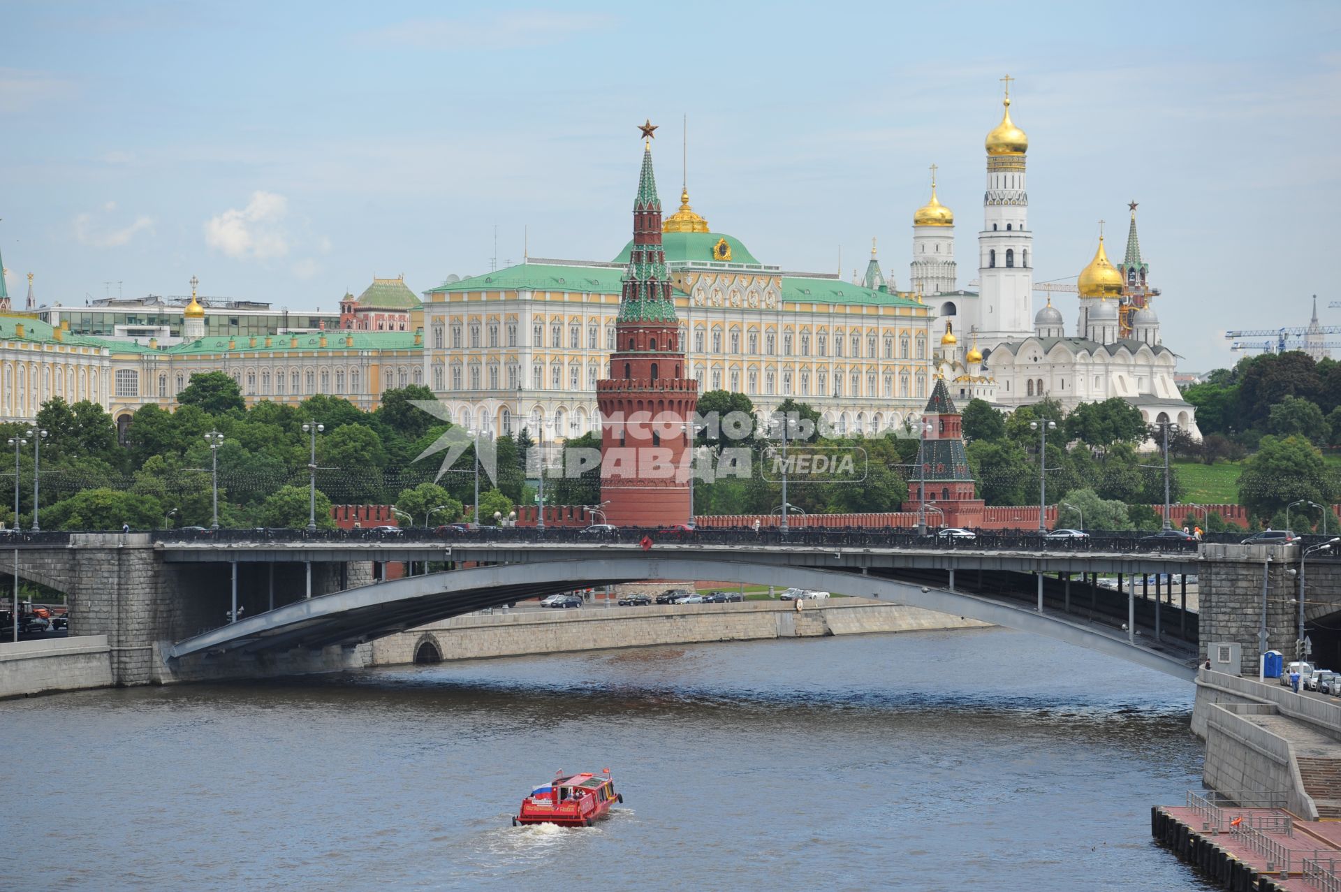 Москва-река. Московский Кремль.