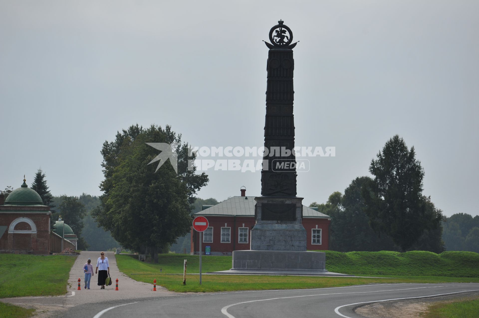 Бородино. Бородинское поле. На снимке: памятник `Благодарная Россия`.