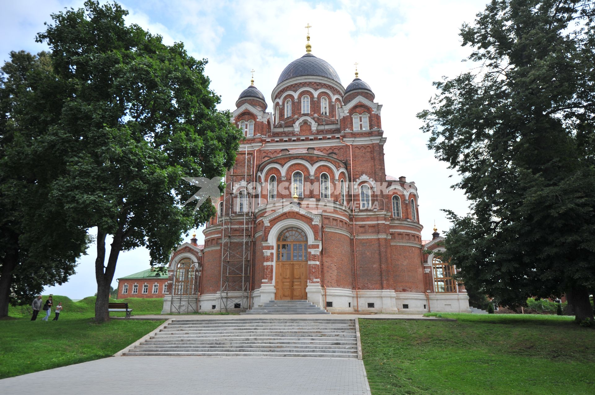 Бородино. Бородинское поле. Спасо-Бородинский женский 
монастырь. На снимке: Собор Владимирской иконы.