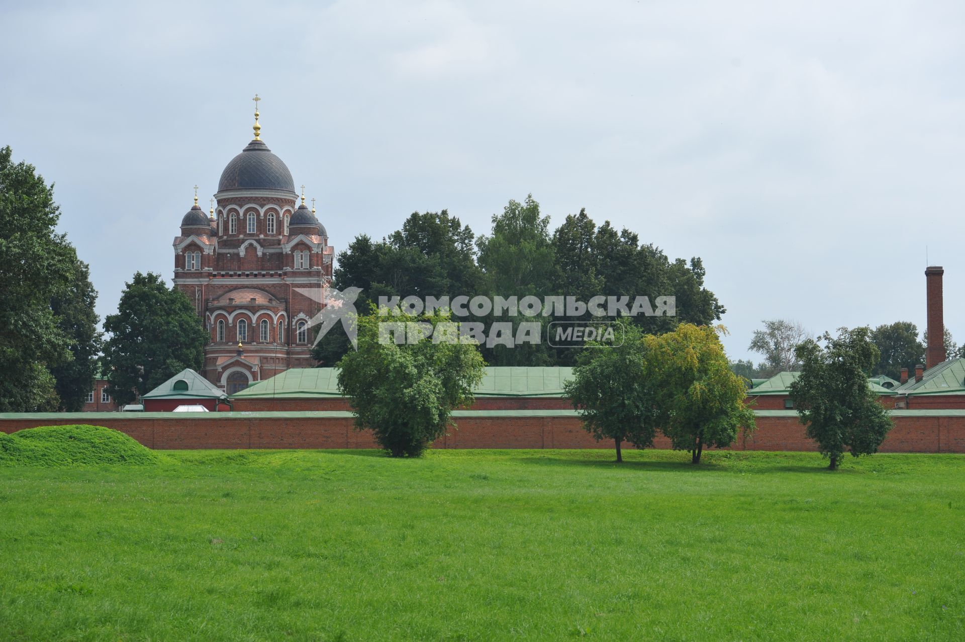 Бородино. Бородинское поле. Спасо-Бородинский женский 
монастырь. На снимке: Собор Владимирской иконы.