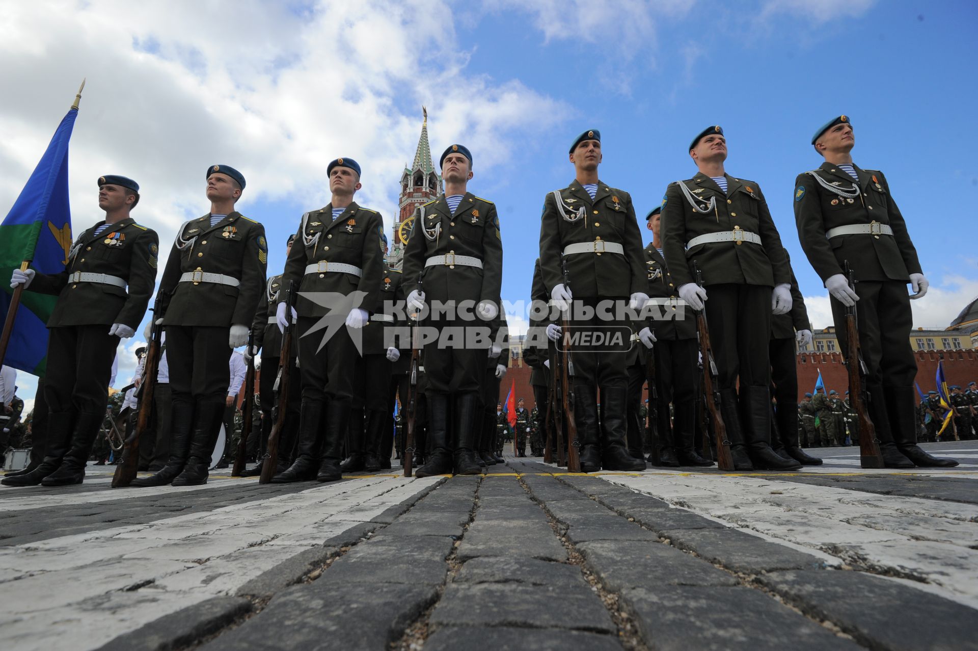 Красная площадь.  Празднование Дня Воздушно-десантных войск РФ .  На снимке: военнослужащие ВДВ ВС России