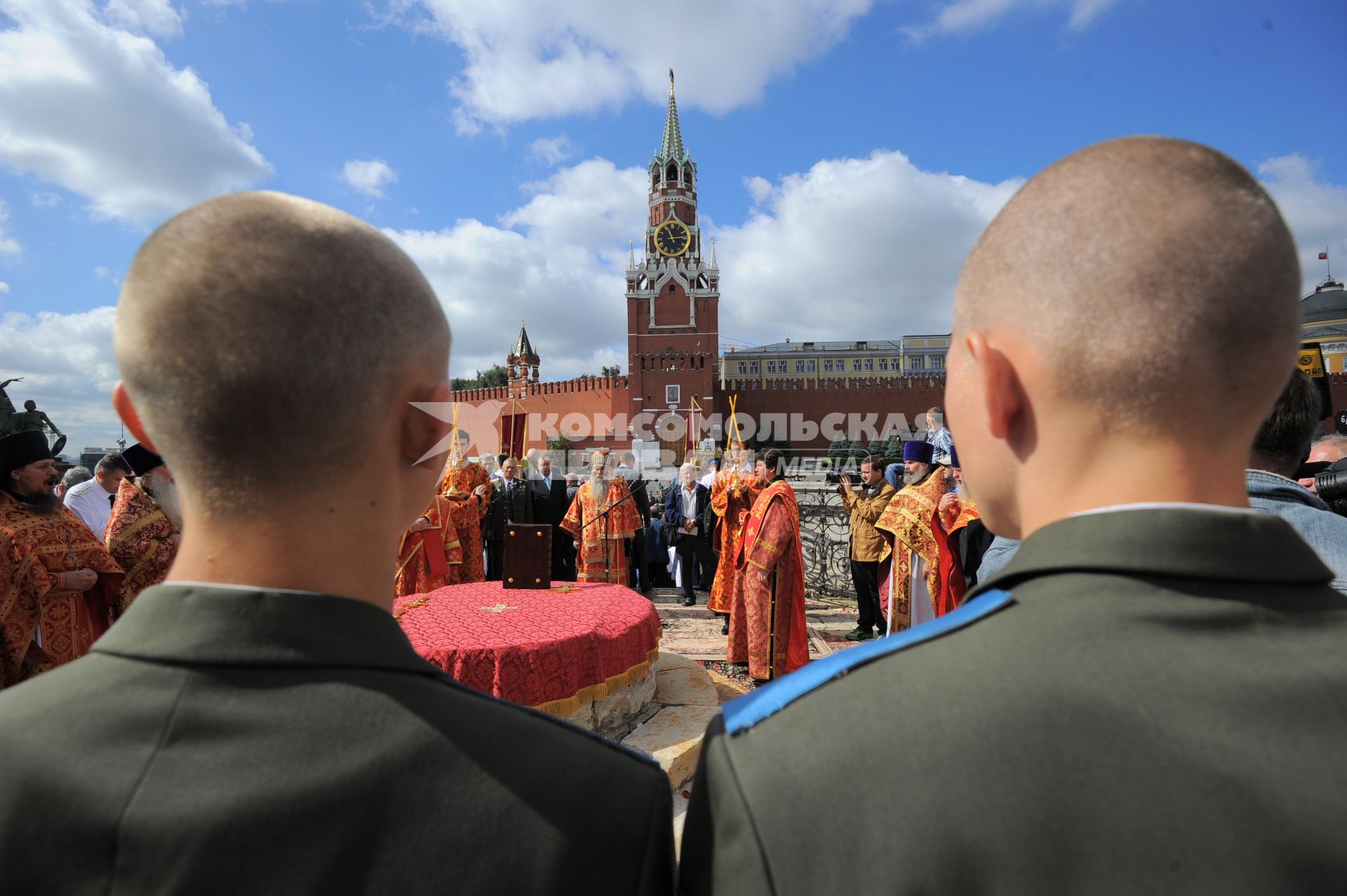 Красная площадь.  Празднование Дня Воздушно-десантных войск РФ .  На снимке: литургия по павшим воинам