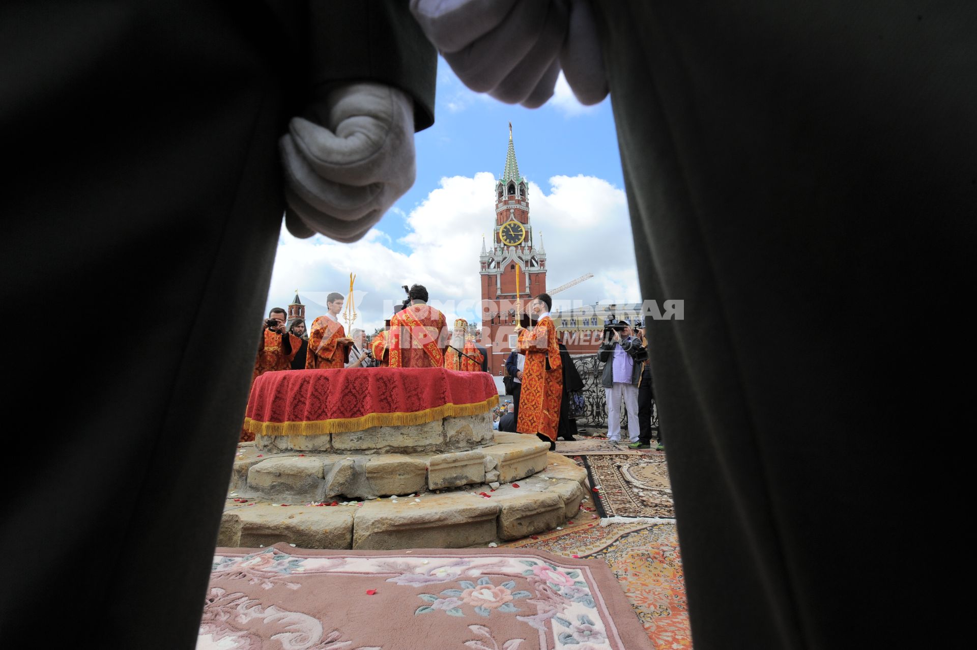 Красная площадь.  Празднование Дня Воздушно-десантных войск РФ .  На снимке: литургия по павшим воинам