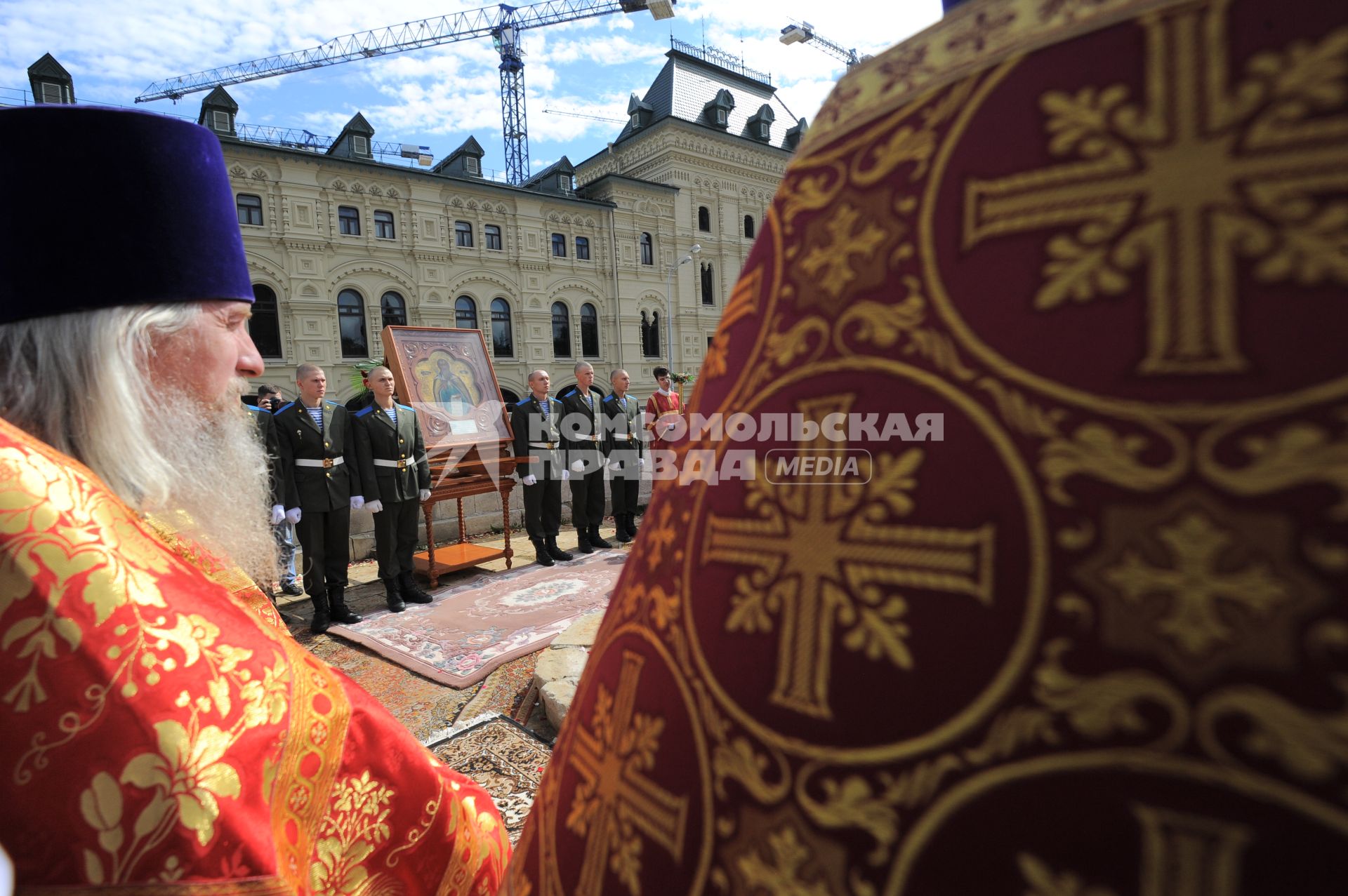 Красная площадь.  Празднование Дня Воздушно-десантных войск РФ .  На снимке: литургия по павшим воинам