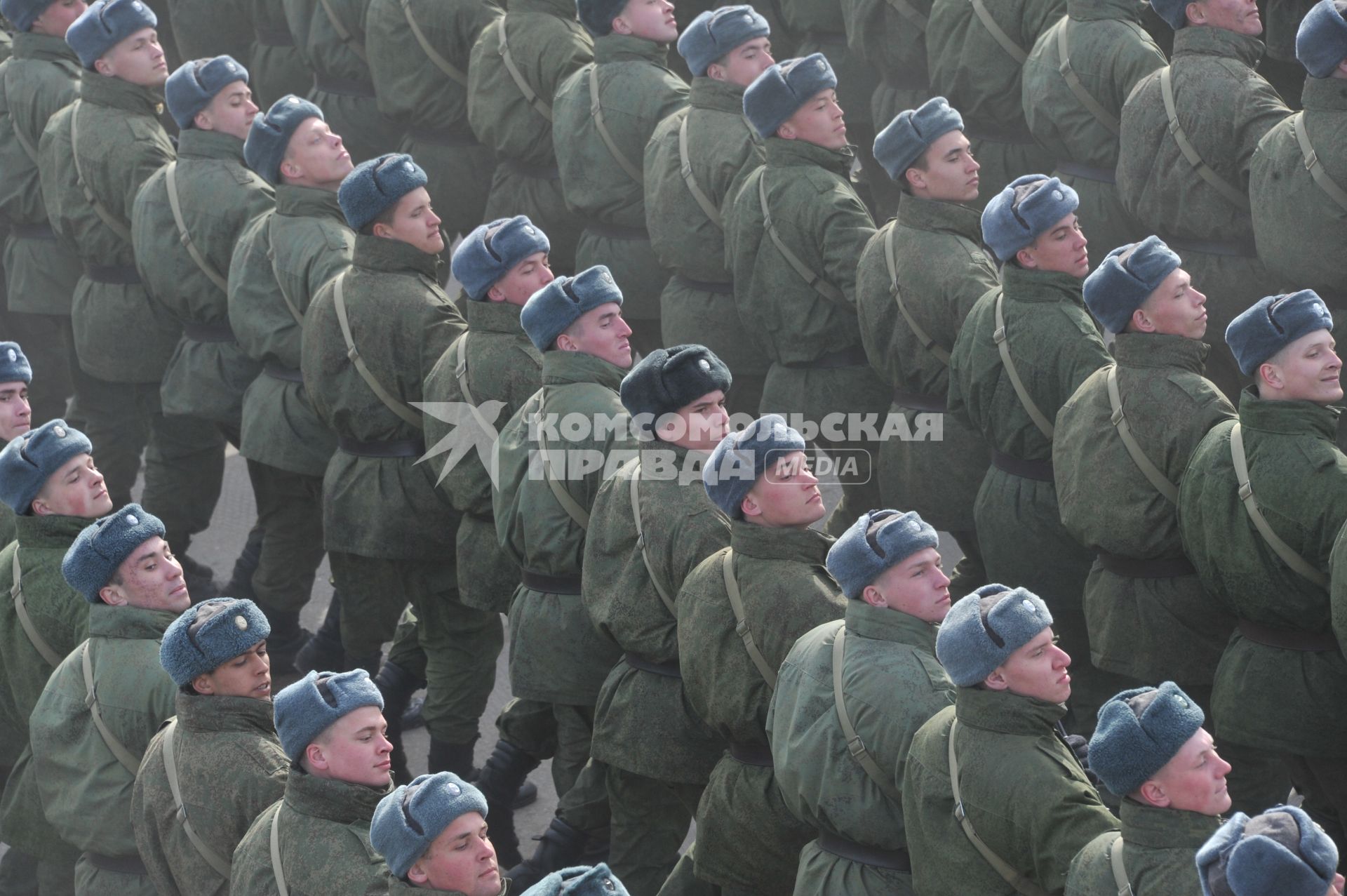 Полигон `Алабино`. Репетиция Парада Победы , который пройдет 9 мая на Красной площади. На снимке:  военнослужащие парадного расчета пешей.