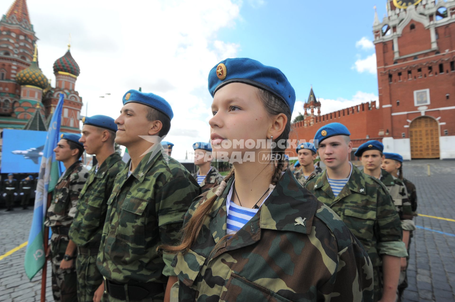 Красная площадь.  Празднование Дня Воздушно-десантных войск РФ .  На снимке: участники клубов десантного профиля победителей смотра-конкурса военно-патриотического воспитания.