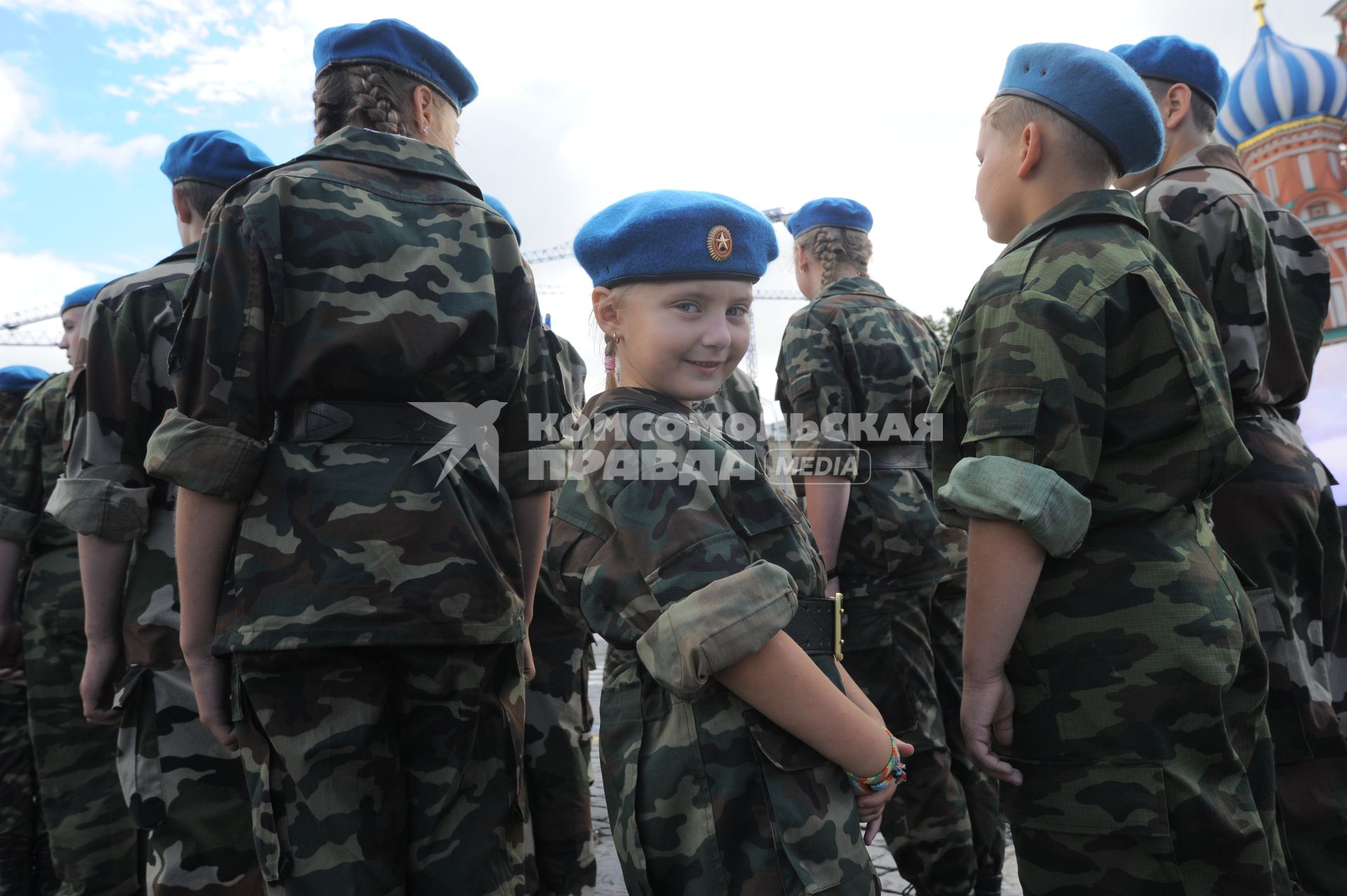 Красная площадь.  Празднование Дня Воздушно-десантных войск РФ .  На снимке: участники клубов десантного профиля победителей смотра-конкурса военно-патриотического воспитания.