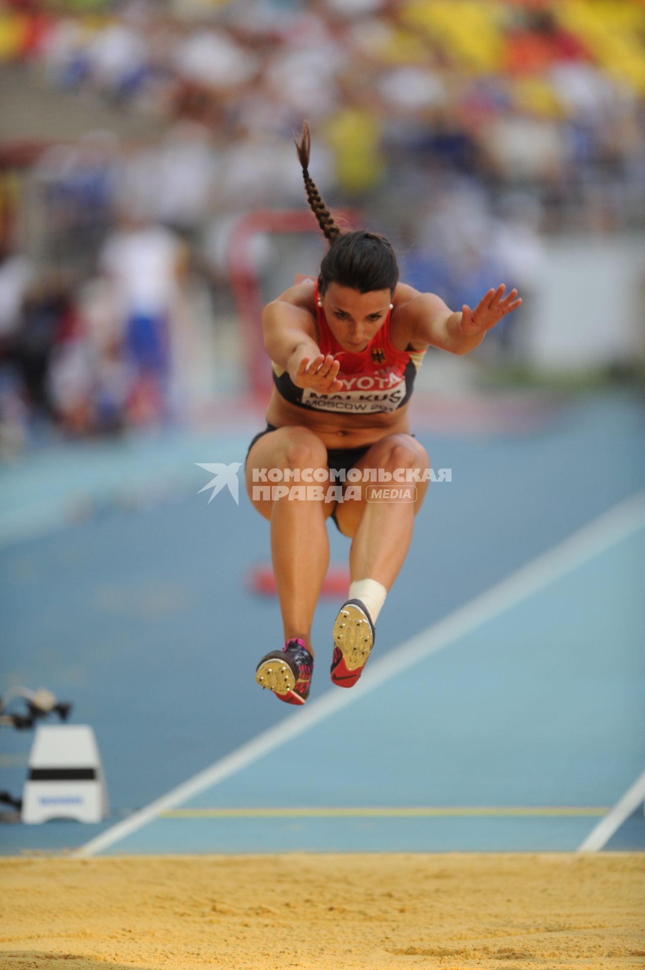 СК \"Лужники\".  Церемония открытия чемпионата мира по легкой атлетике 2013.  Квалификационный раунд по прыжкам в длину. На снимке: спортсменка из Германии Лена Малкус