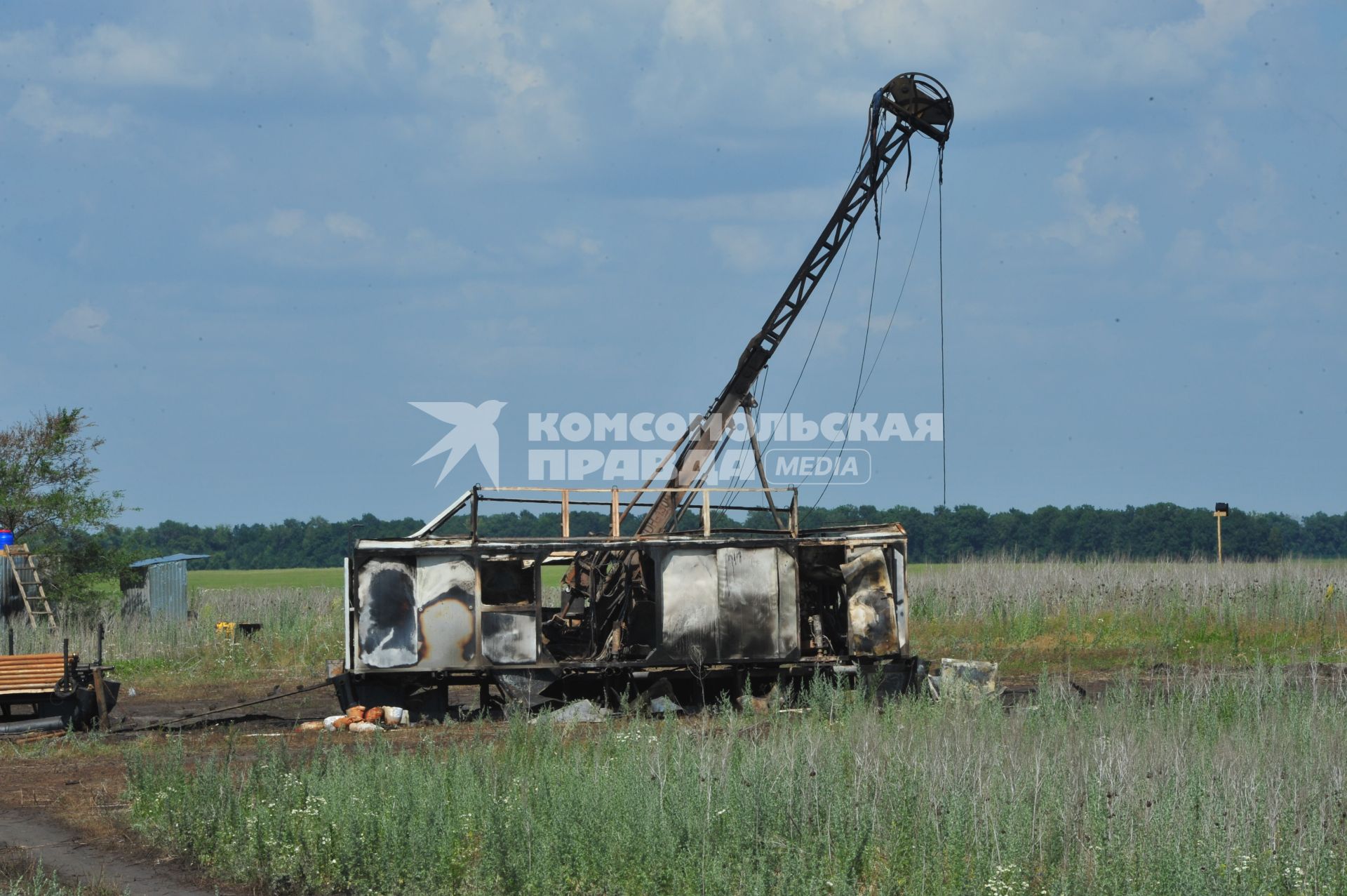 п. Елань-Колено. Люди против добычи никеля в Новохоперском районе. На снимке: сгоревший  геологоразведочный лагерь.