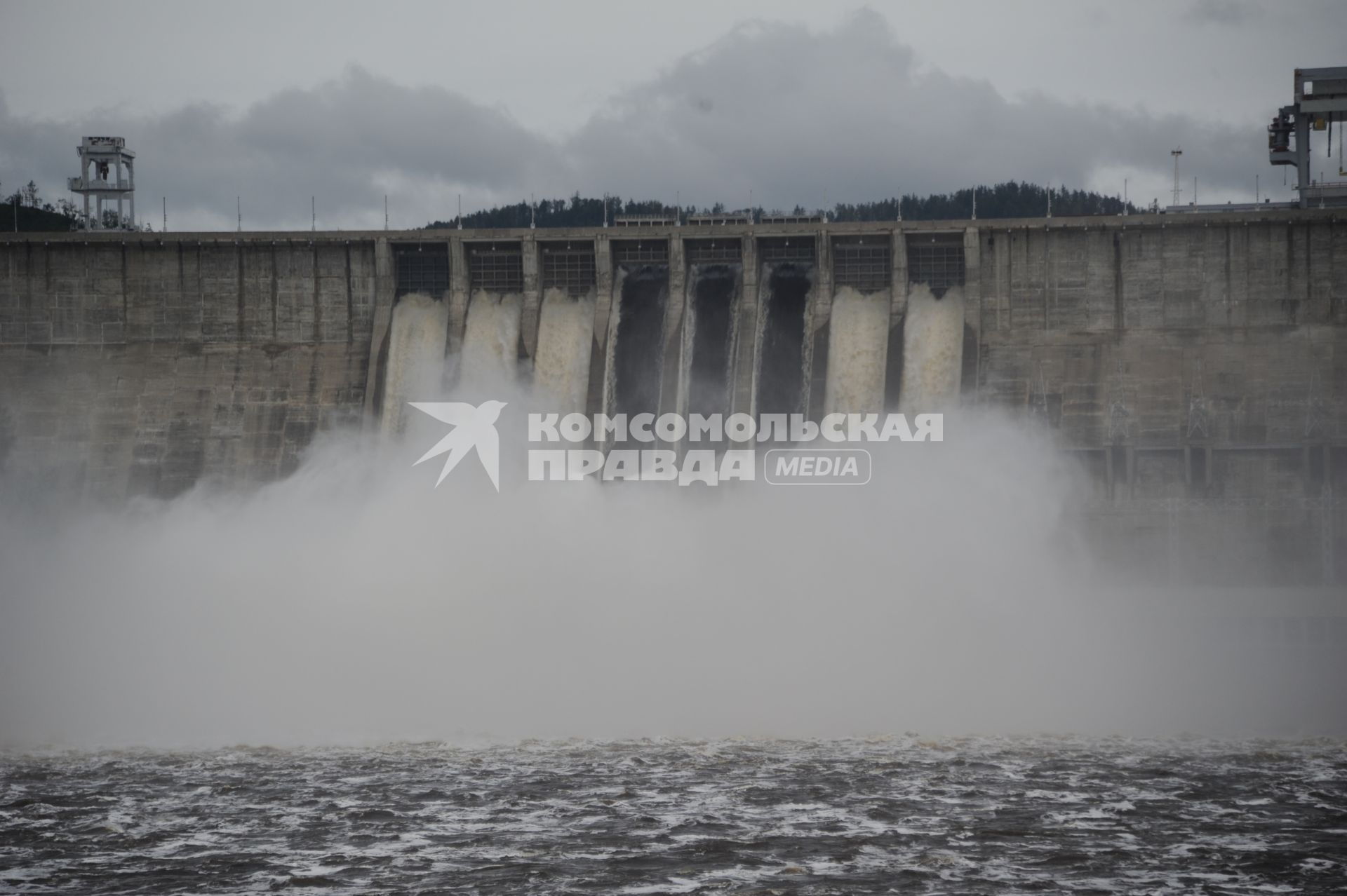 Наводнение в Приамурье. На снимке: водохранилище Зейской ГЭС.